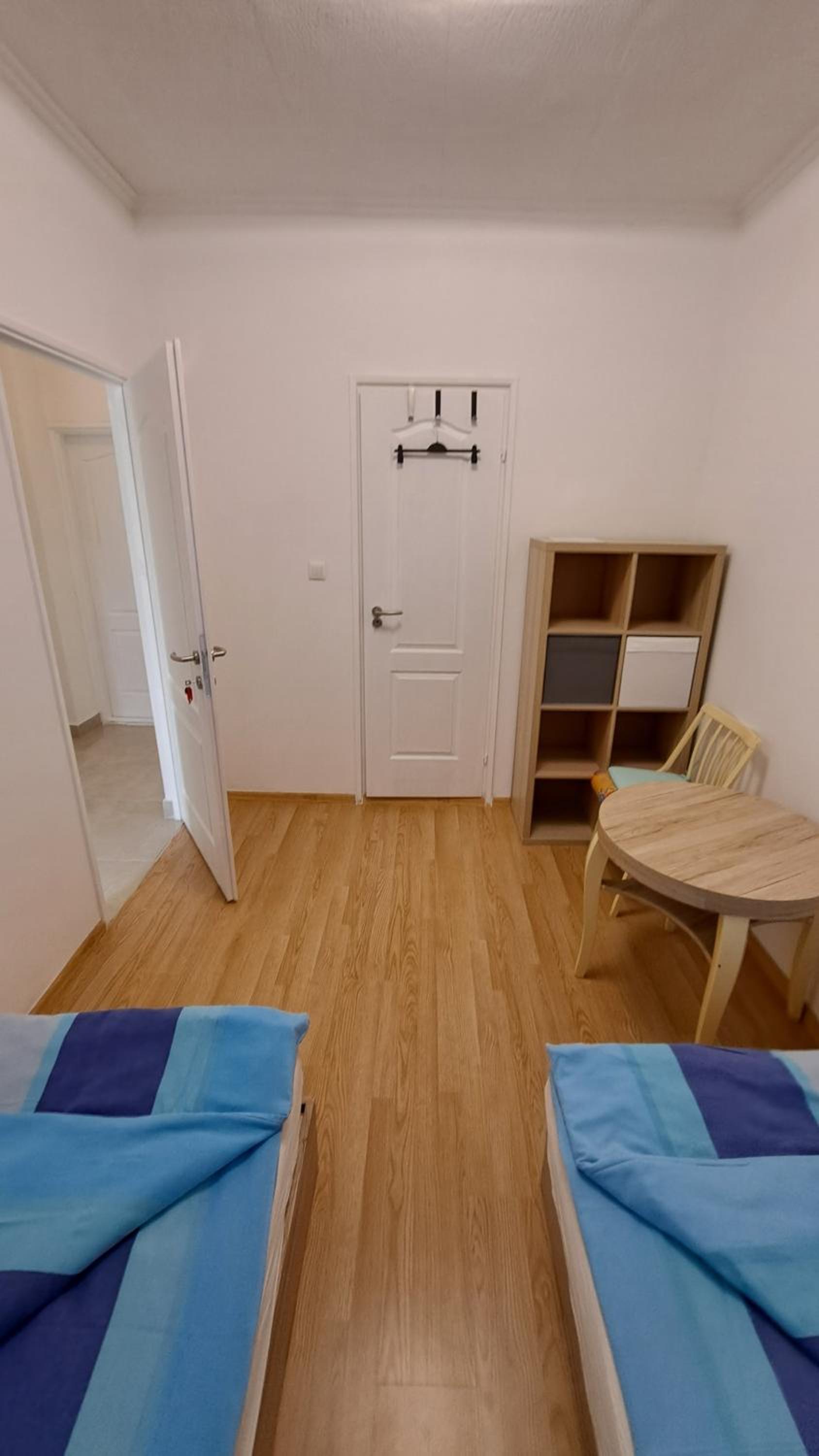 Twin Room - Photo 3