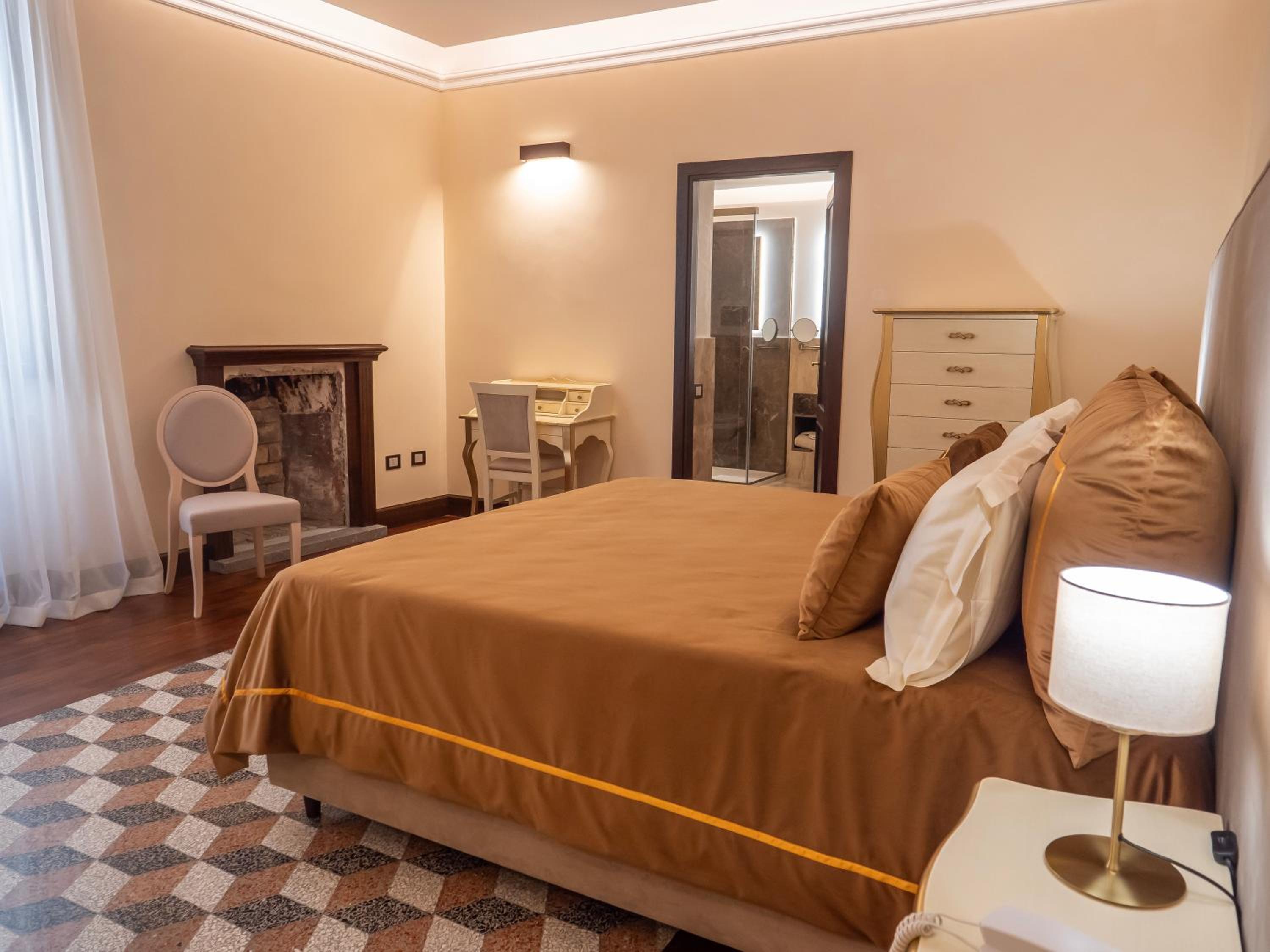 Superior King Room