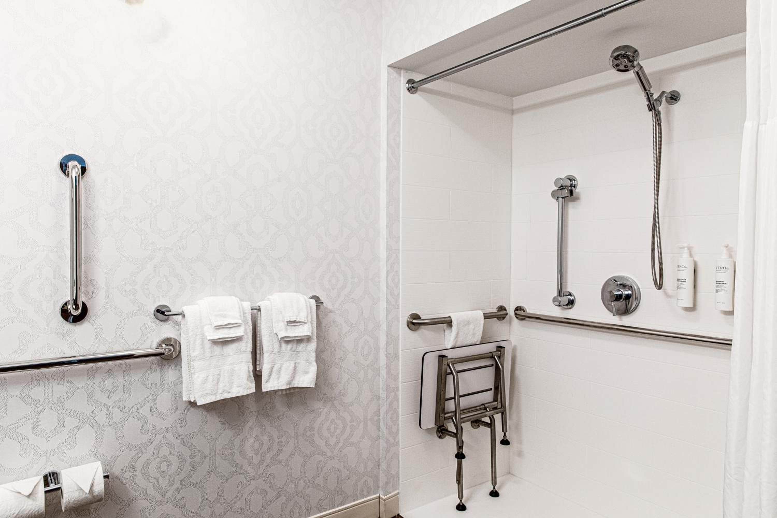 King Room - Disability Access/Non-Smoking - Photo 11