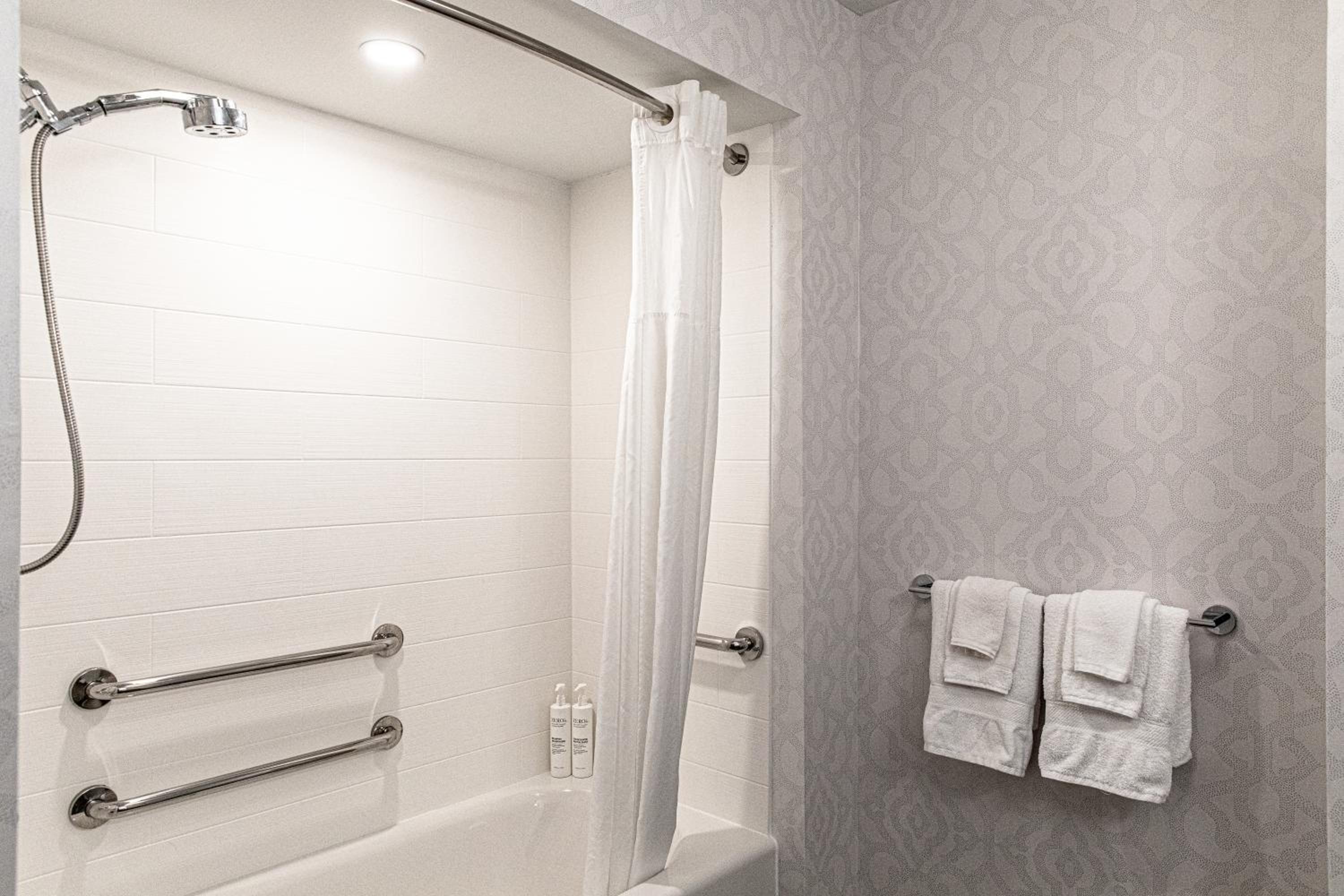 Queen Room with Two Queen Beds and Bath Tub - Mobility Access - Photo 6