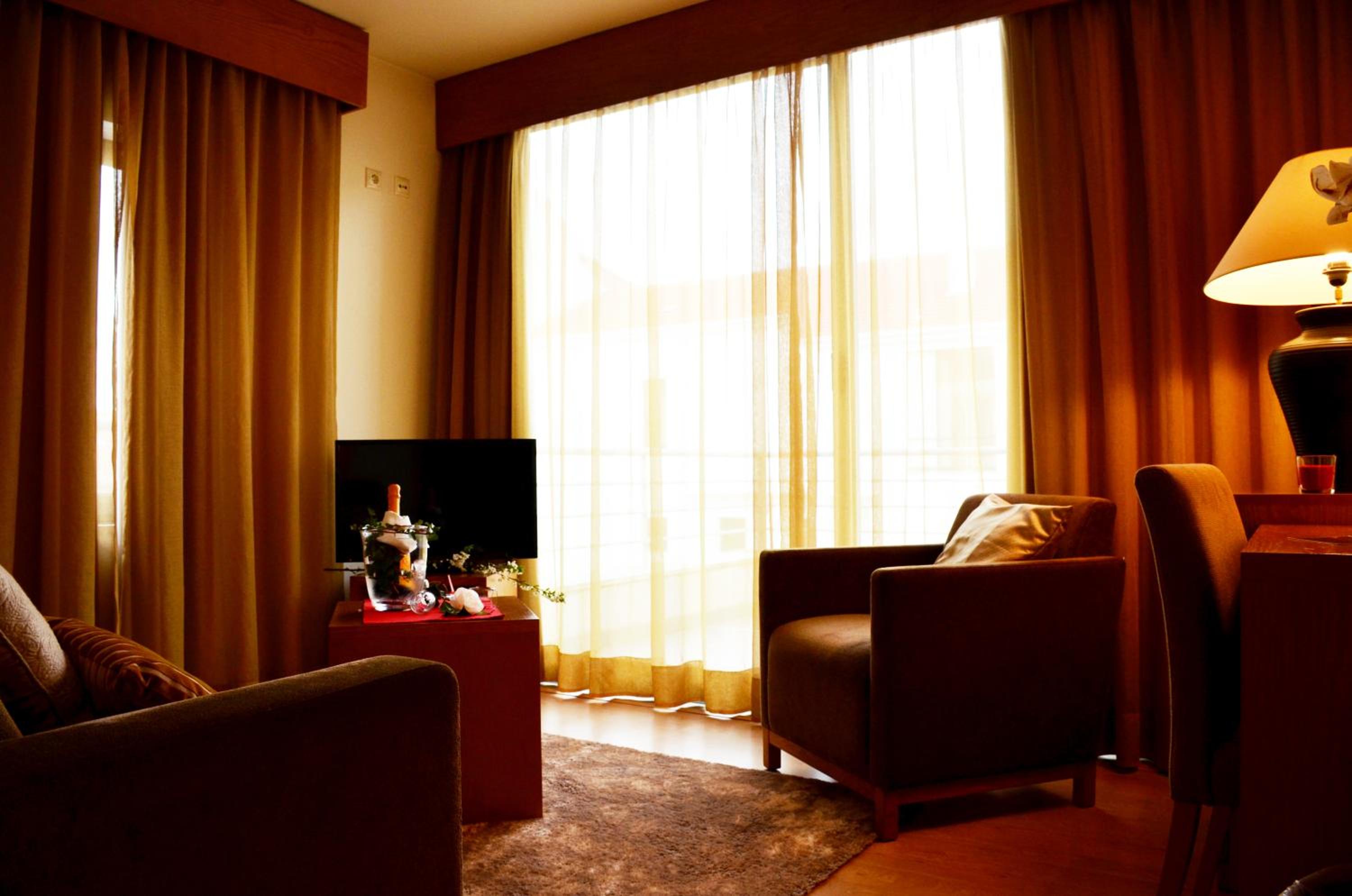 Suite - Photo 1