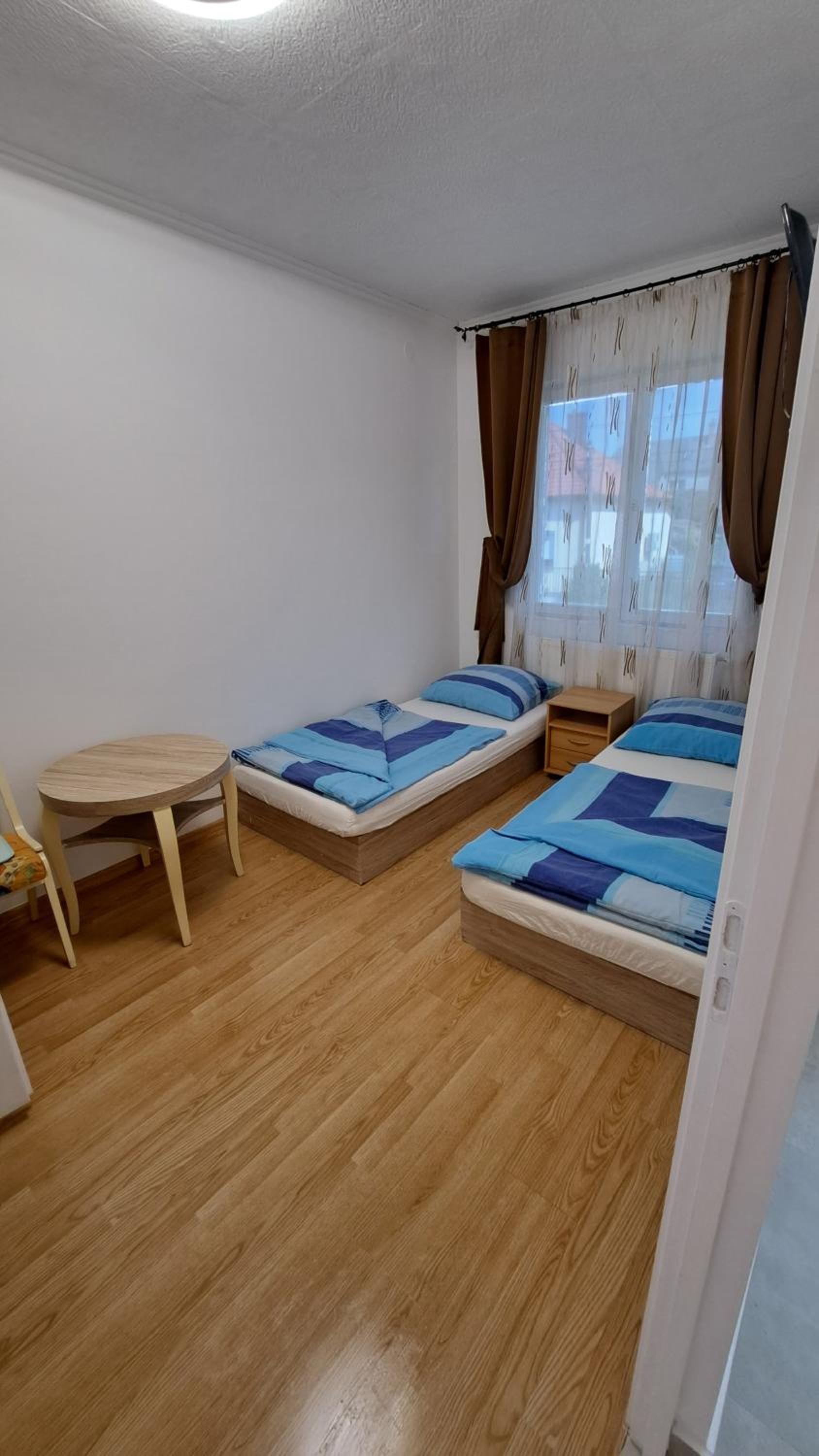 Twin Room - Photo 4