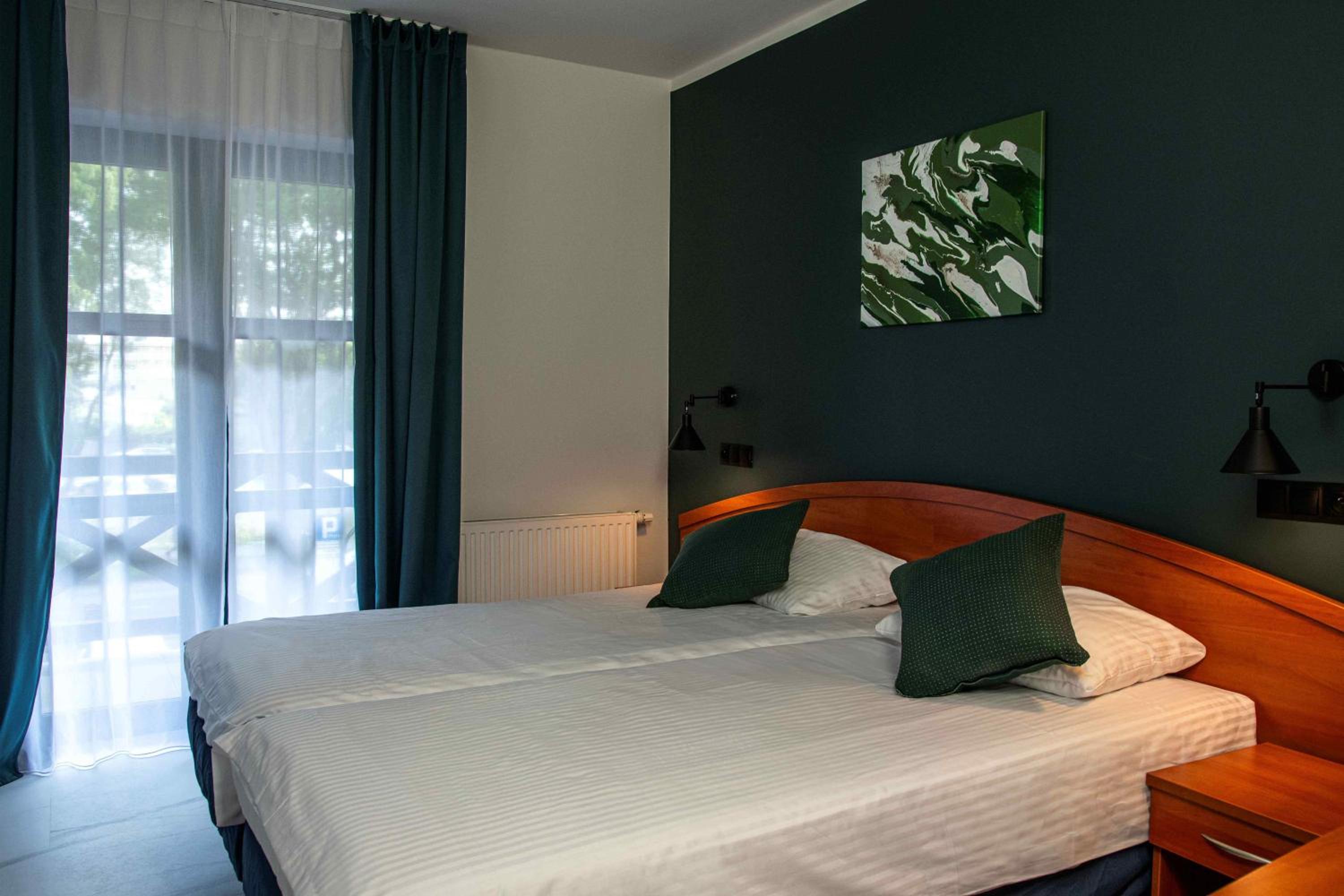 One-Bedroom Standard Apartment - Photo 4