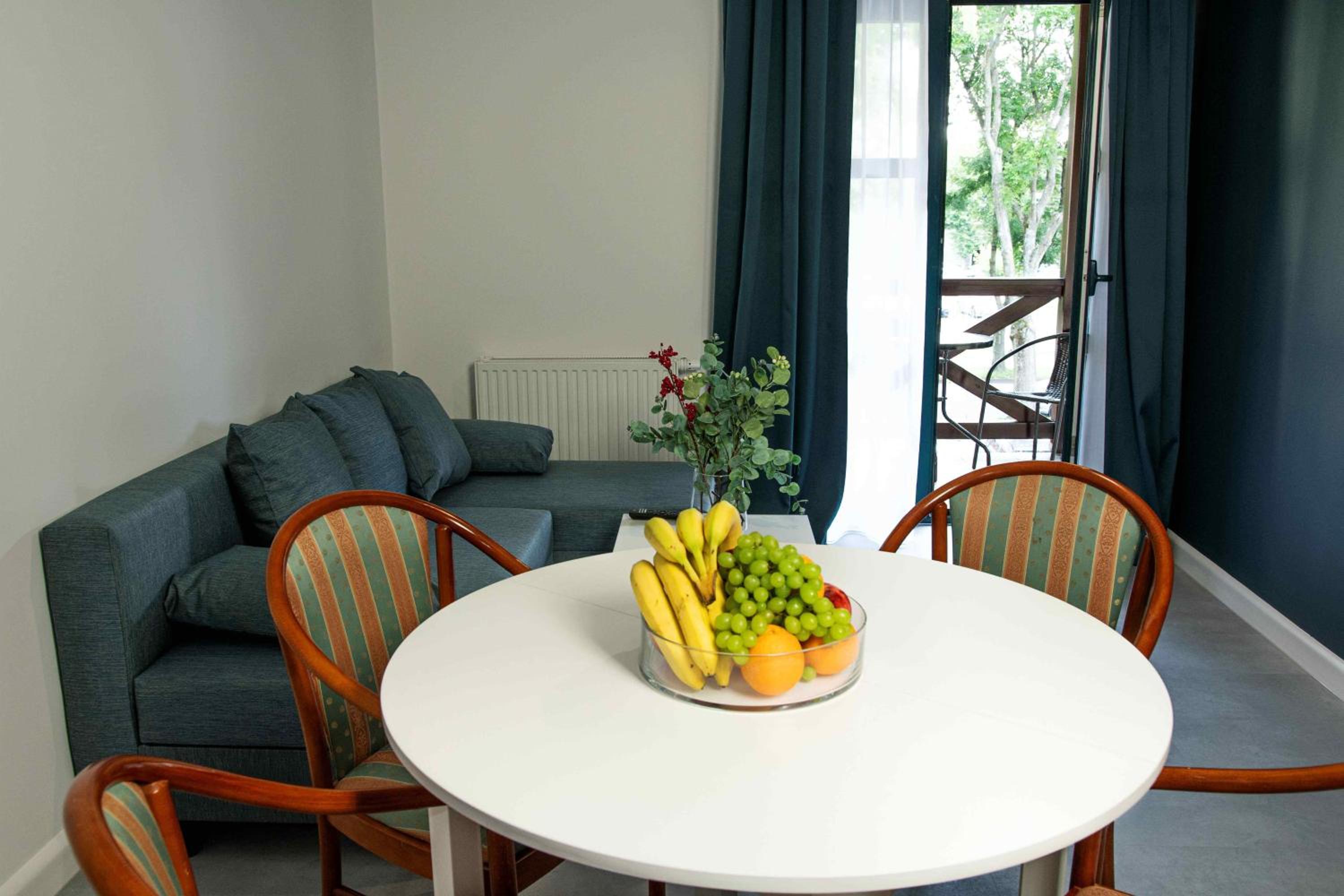 One-Bedroom Standard Apartment - Photo 5