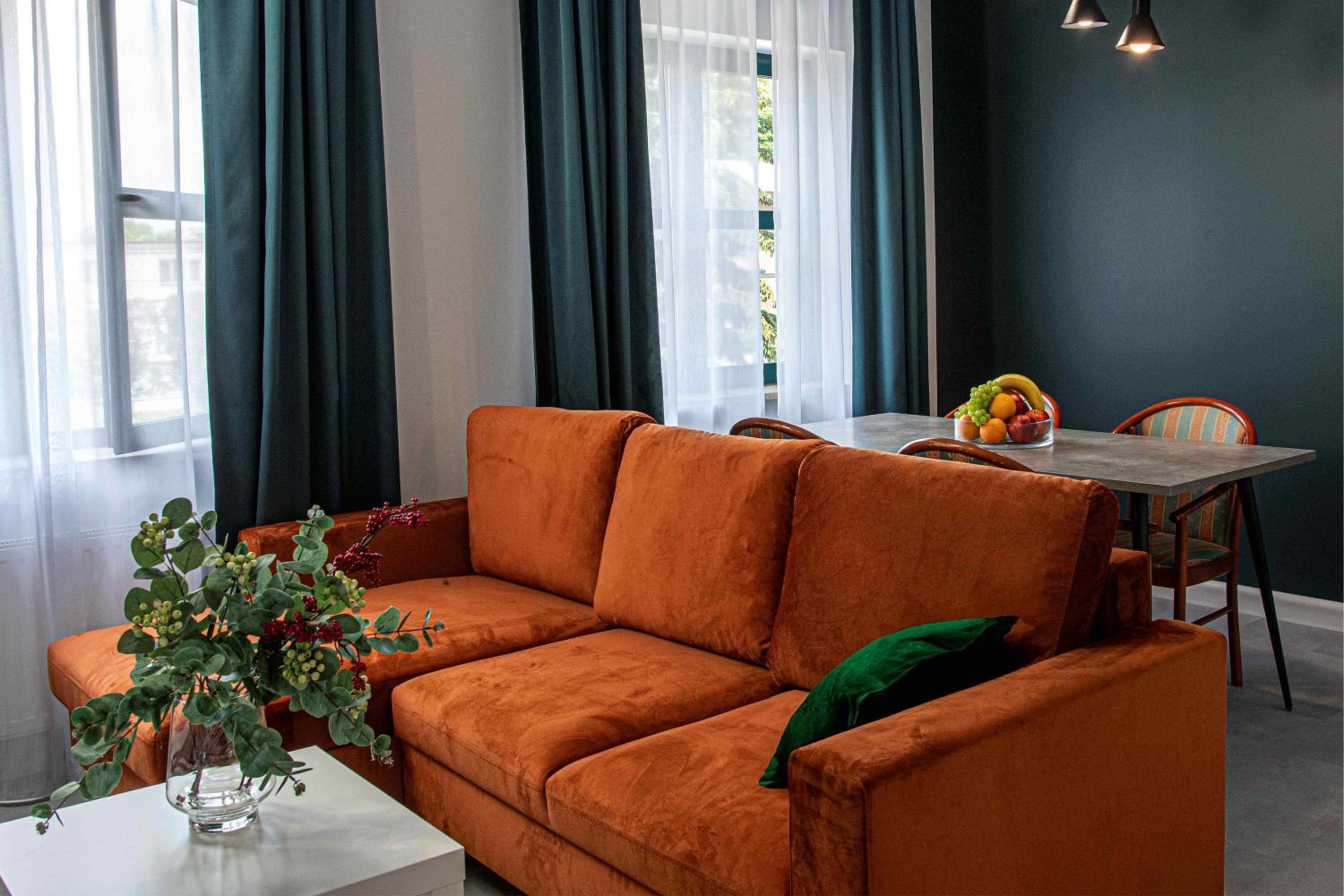 Superior One-Bedroom Apartment - Photo 1
