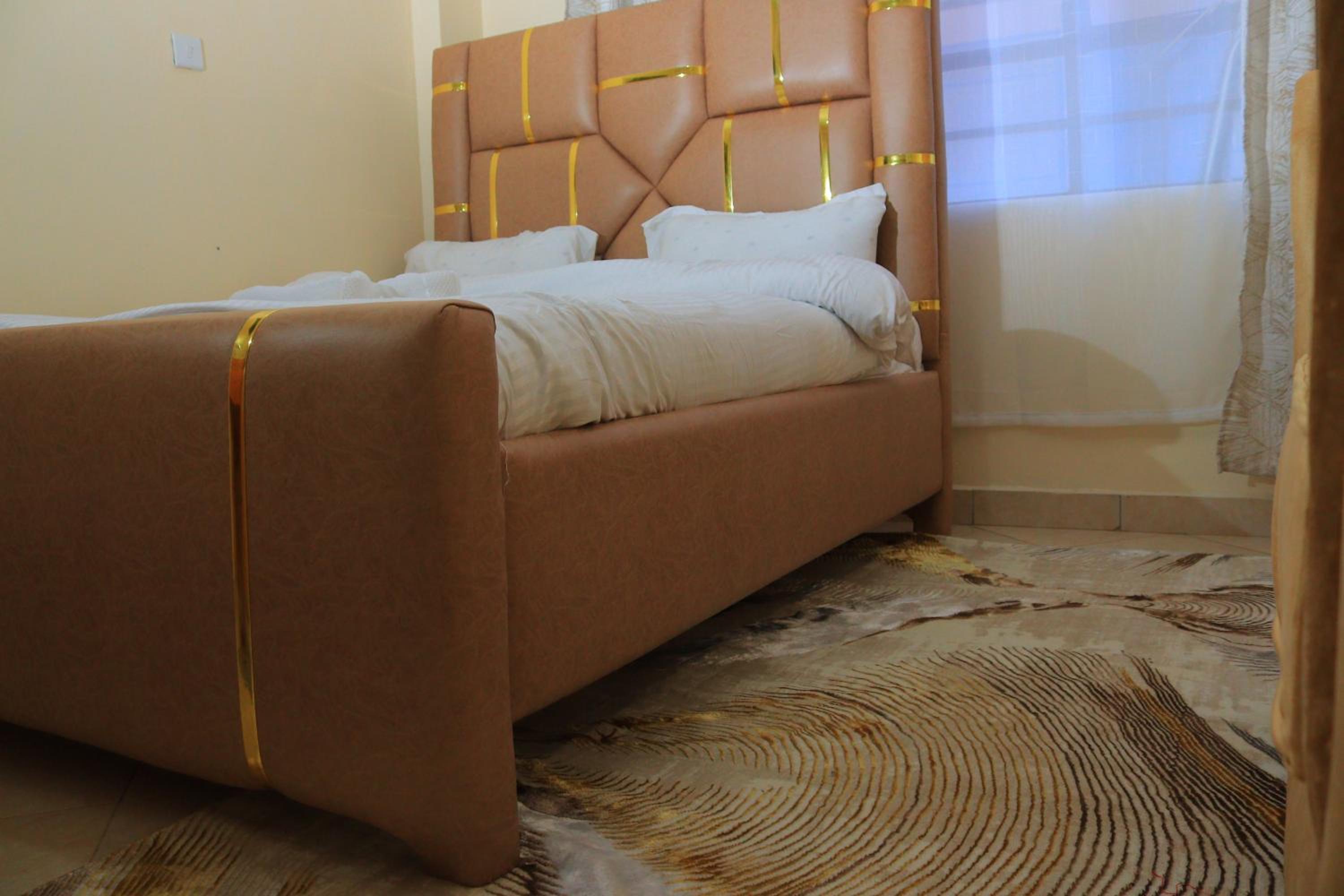 Queen Room photo 2