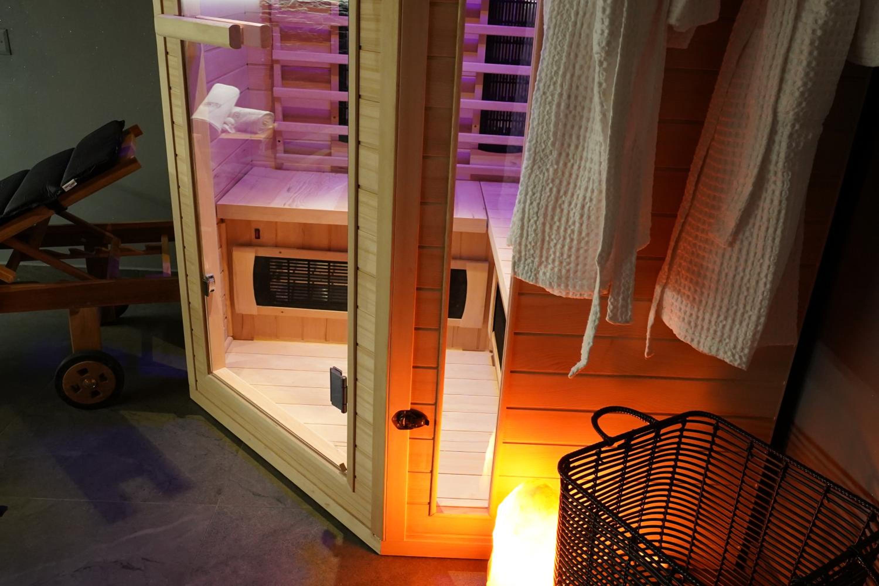 Two-Bedroom Deluxe Apartment photo 2