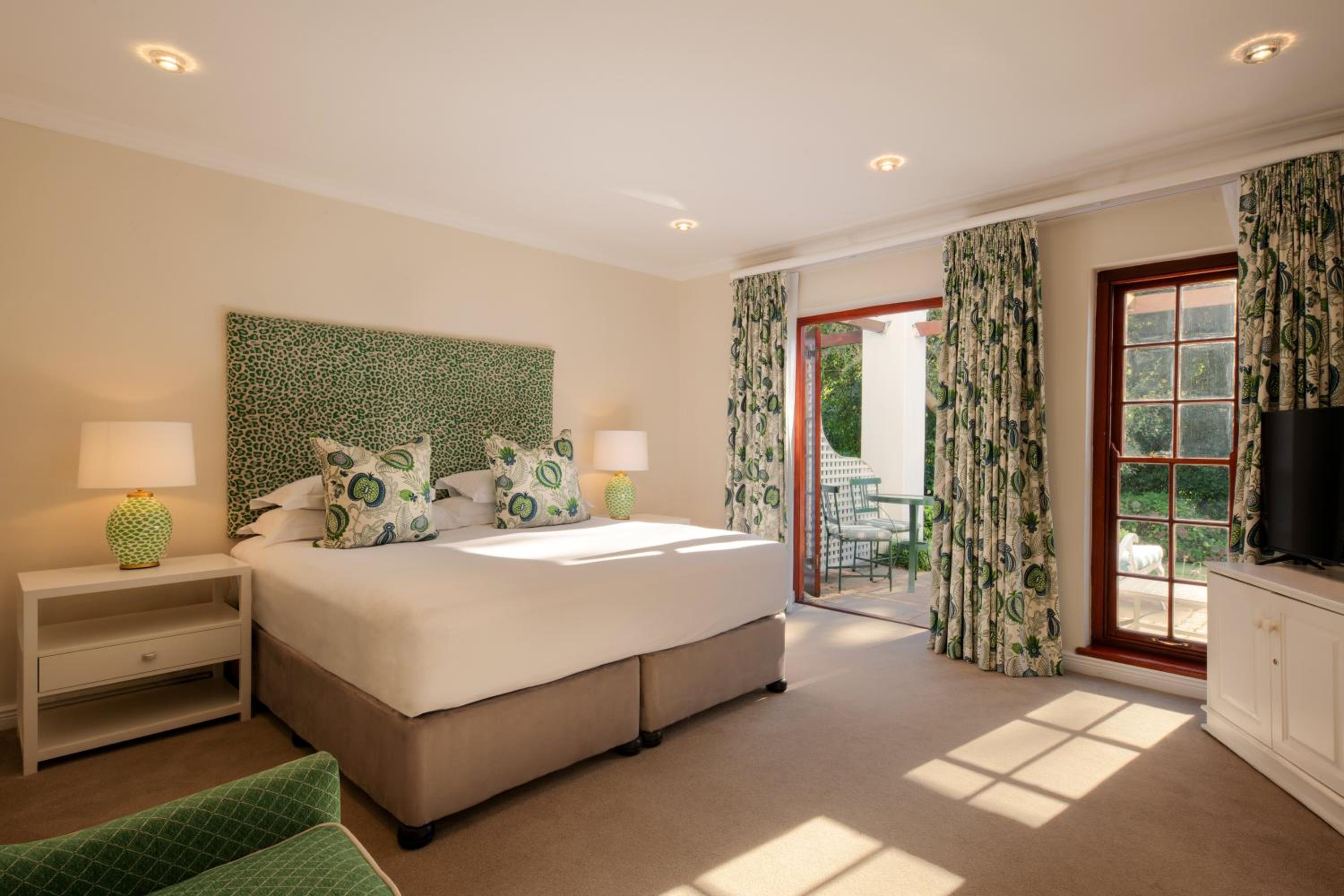 Suite - Photo 1