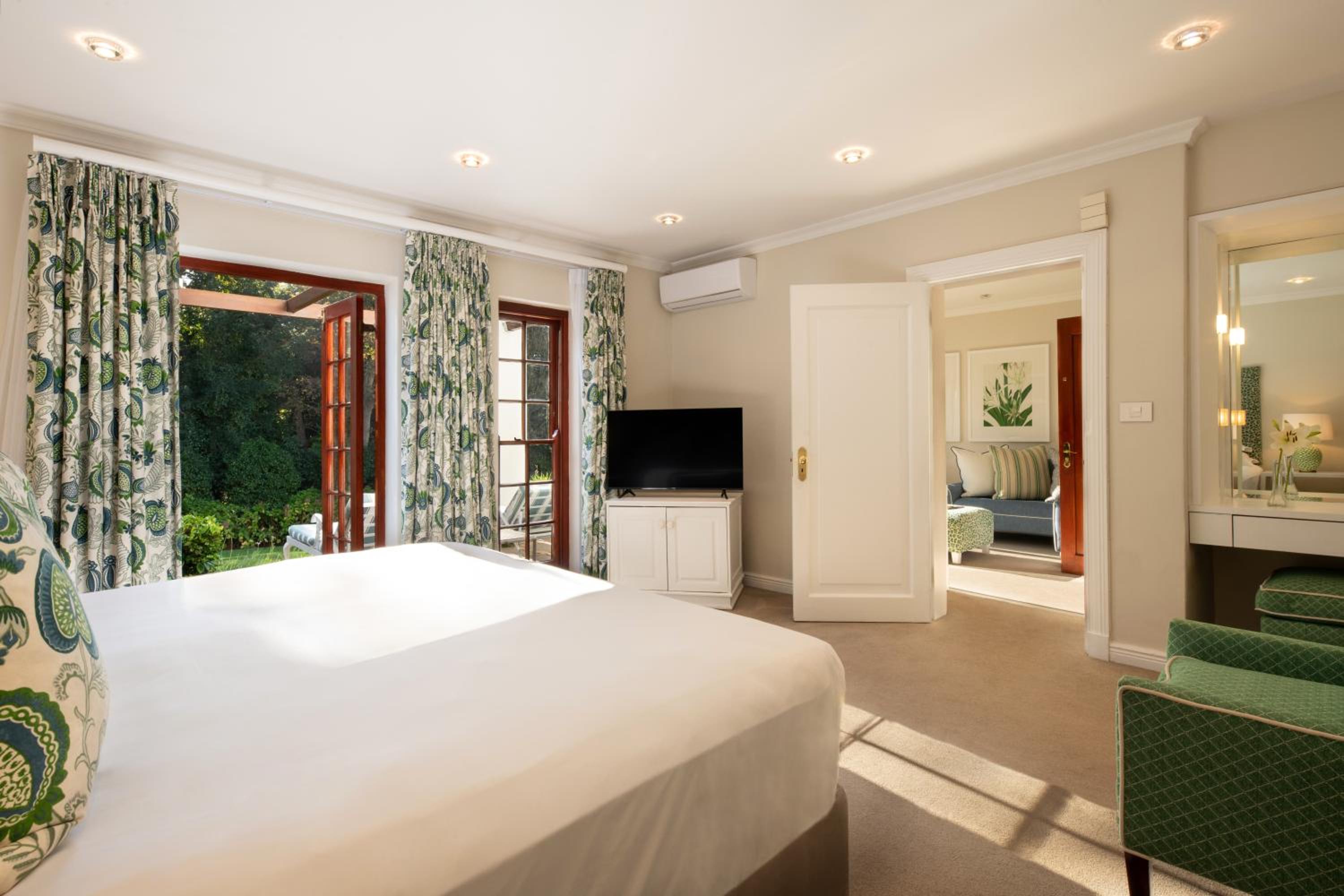 Suite - Photo 3