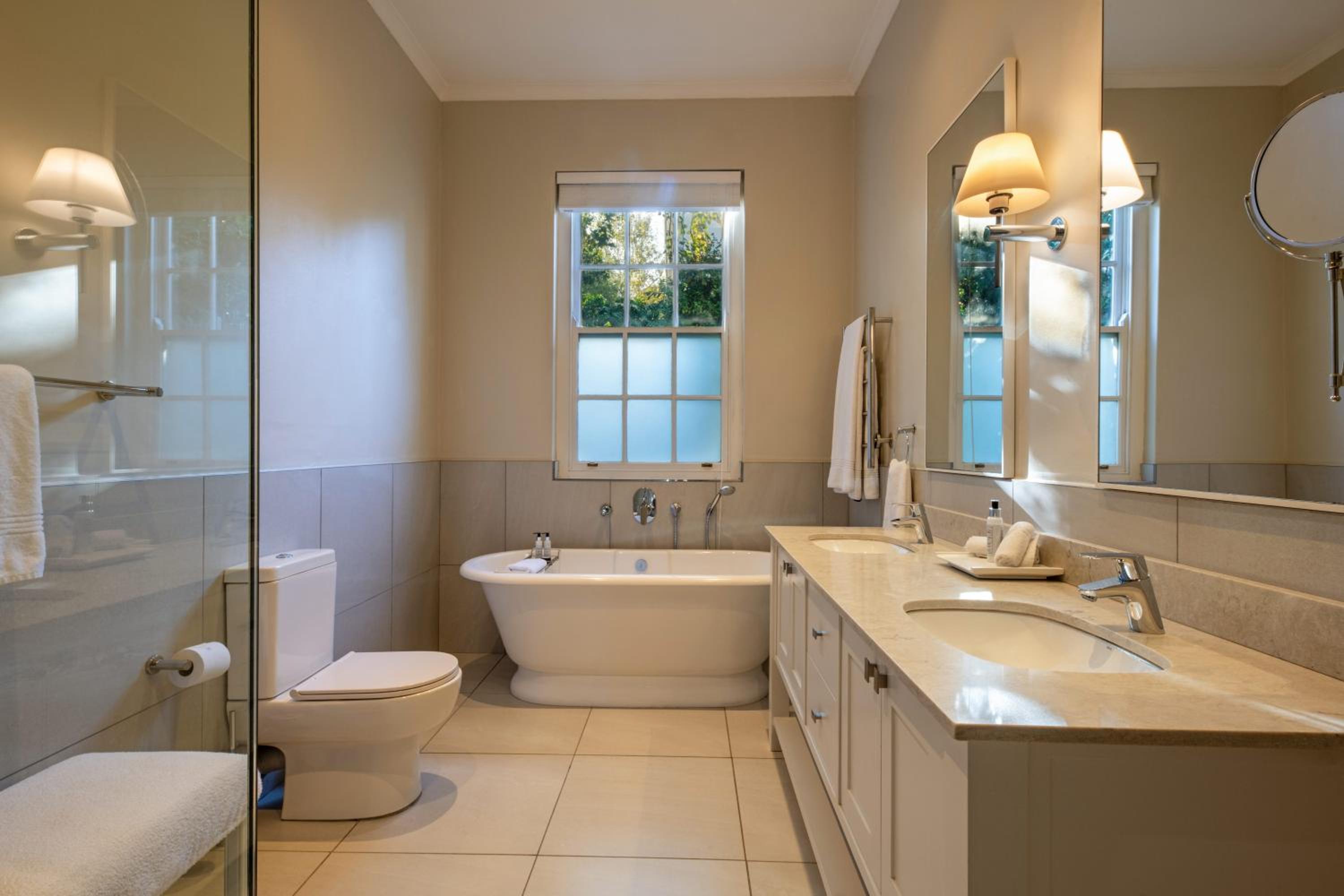 Premier Suite - Photo 9