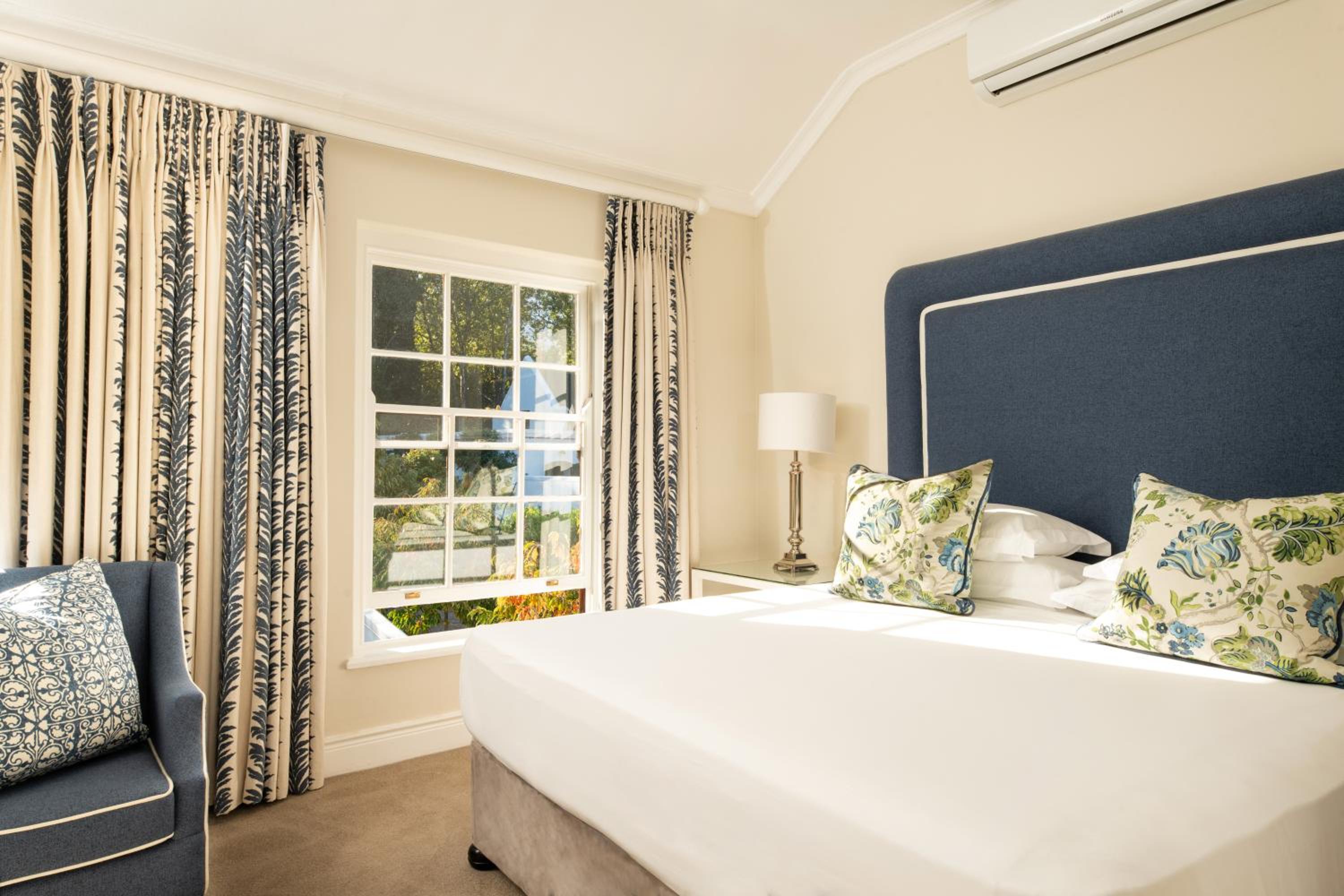 Premier Suite - Photo 7