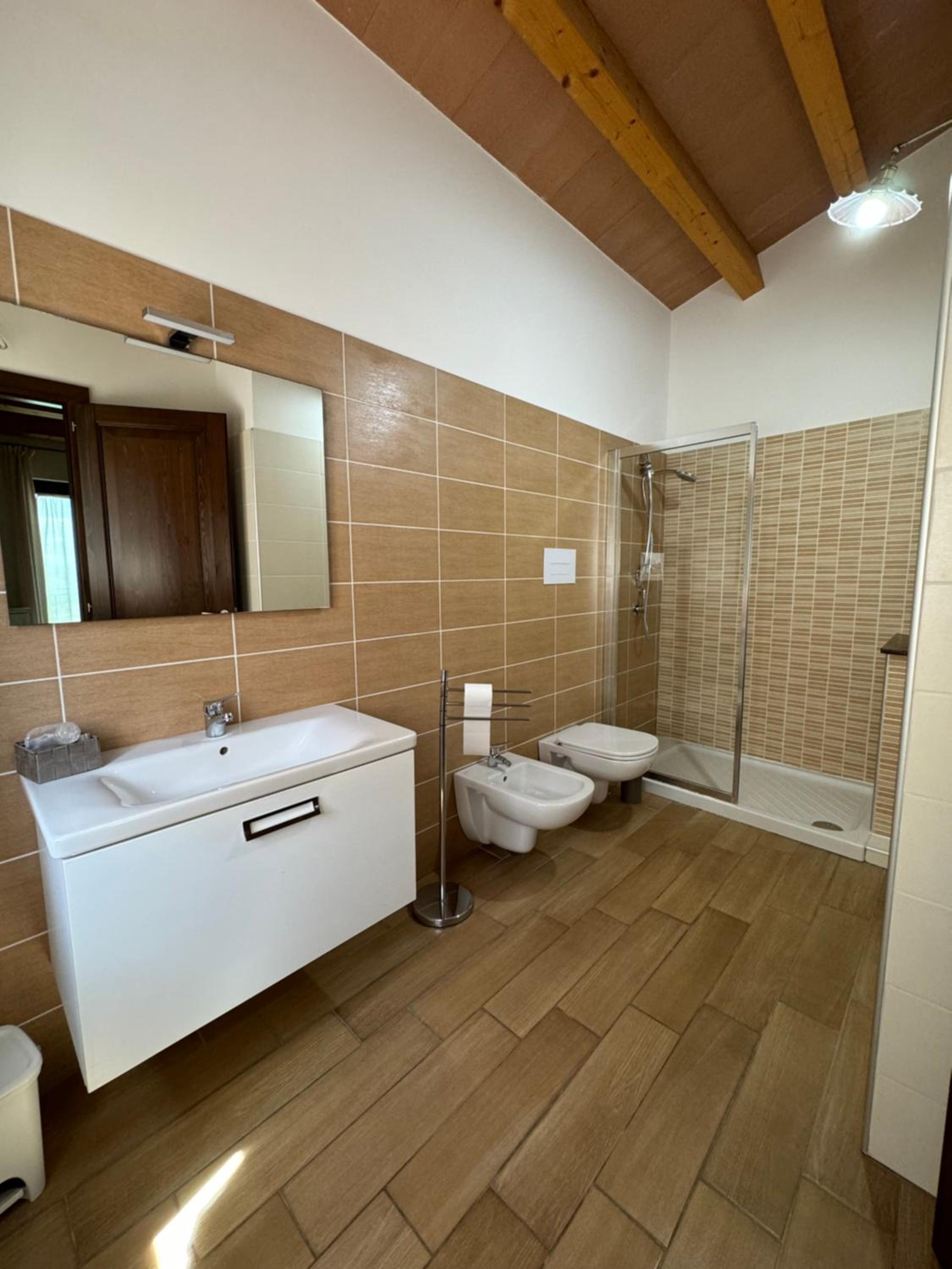 Deluxe Double or Twin Room - Photo 6