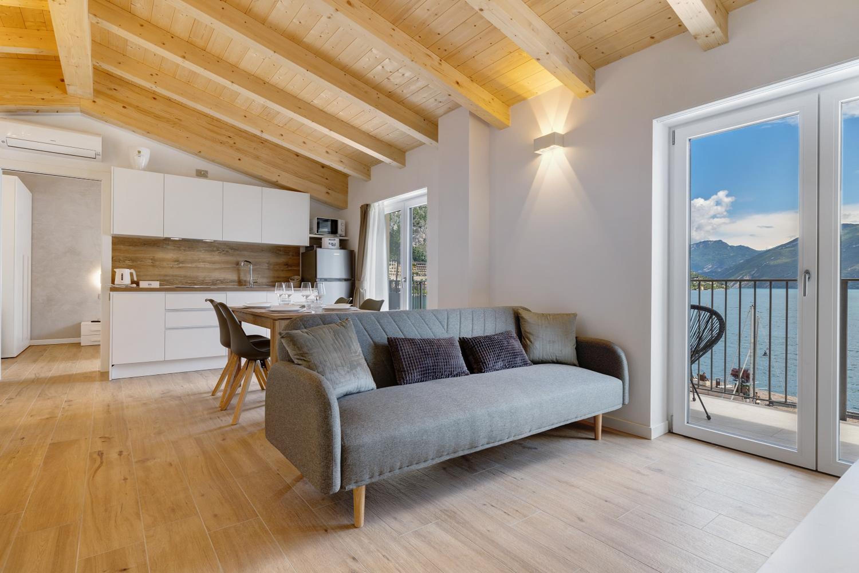 Two-Bedroom Deluxe Apartment with Balcony photo 2