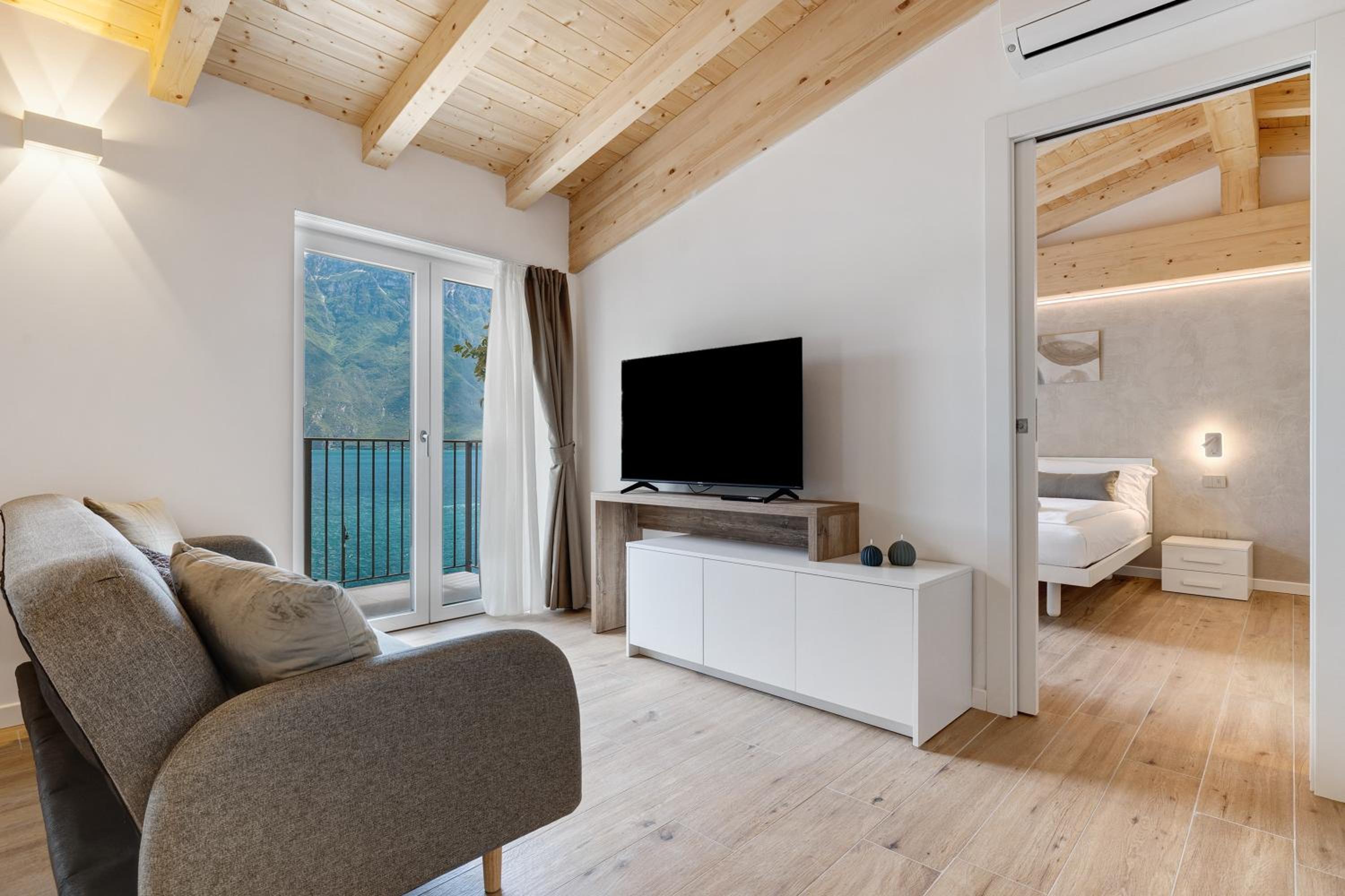 Two-Bedroom Deluxe Apartment with Balcony