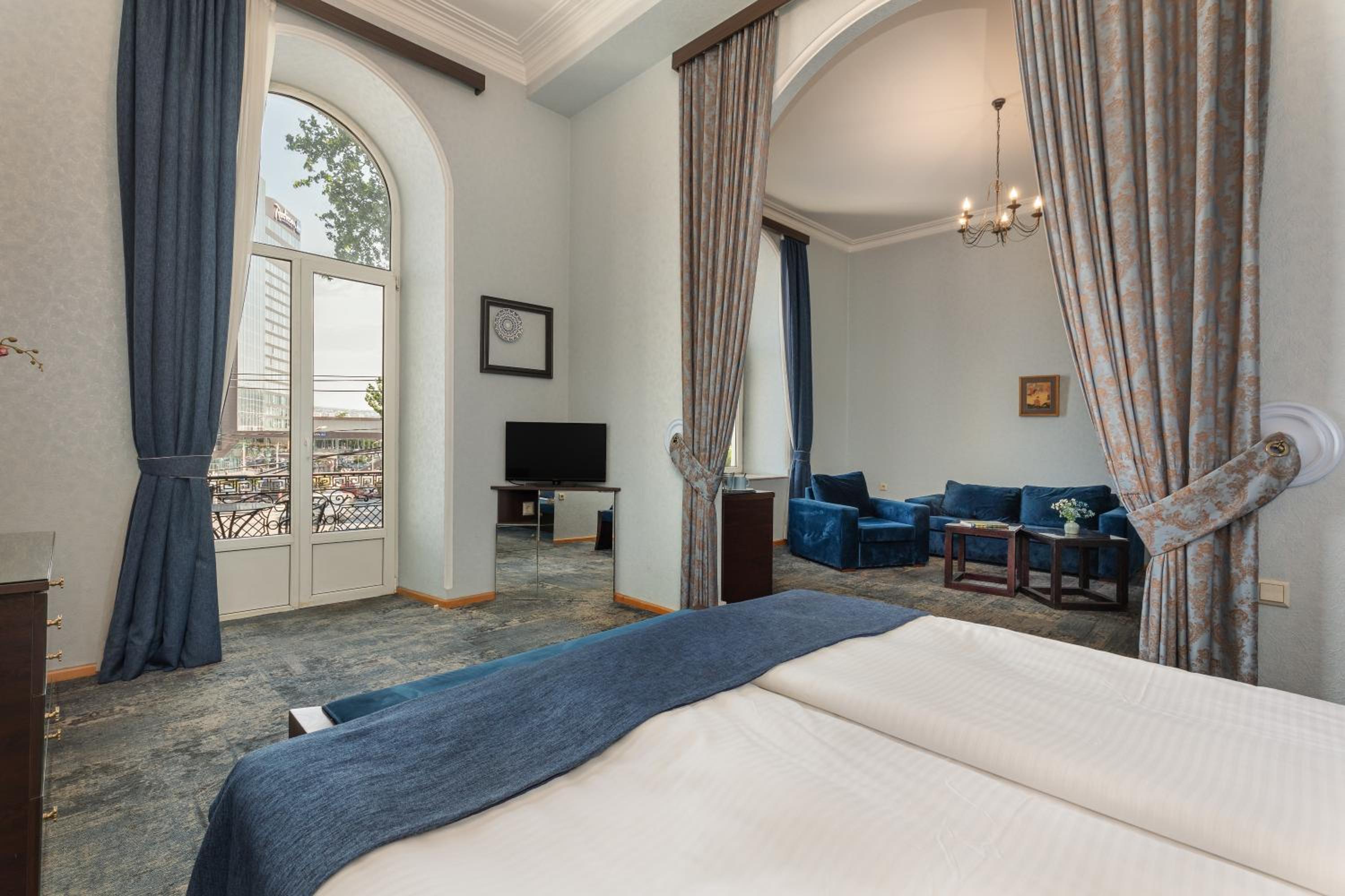 Deluxe Suite - Photo 5