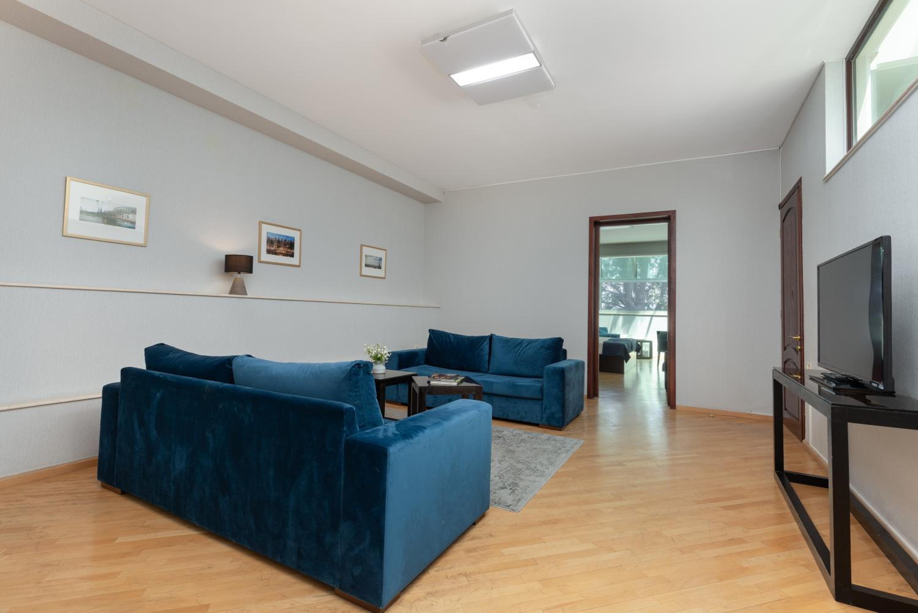 Superior Family Room - Photo 3