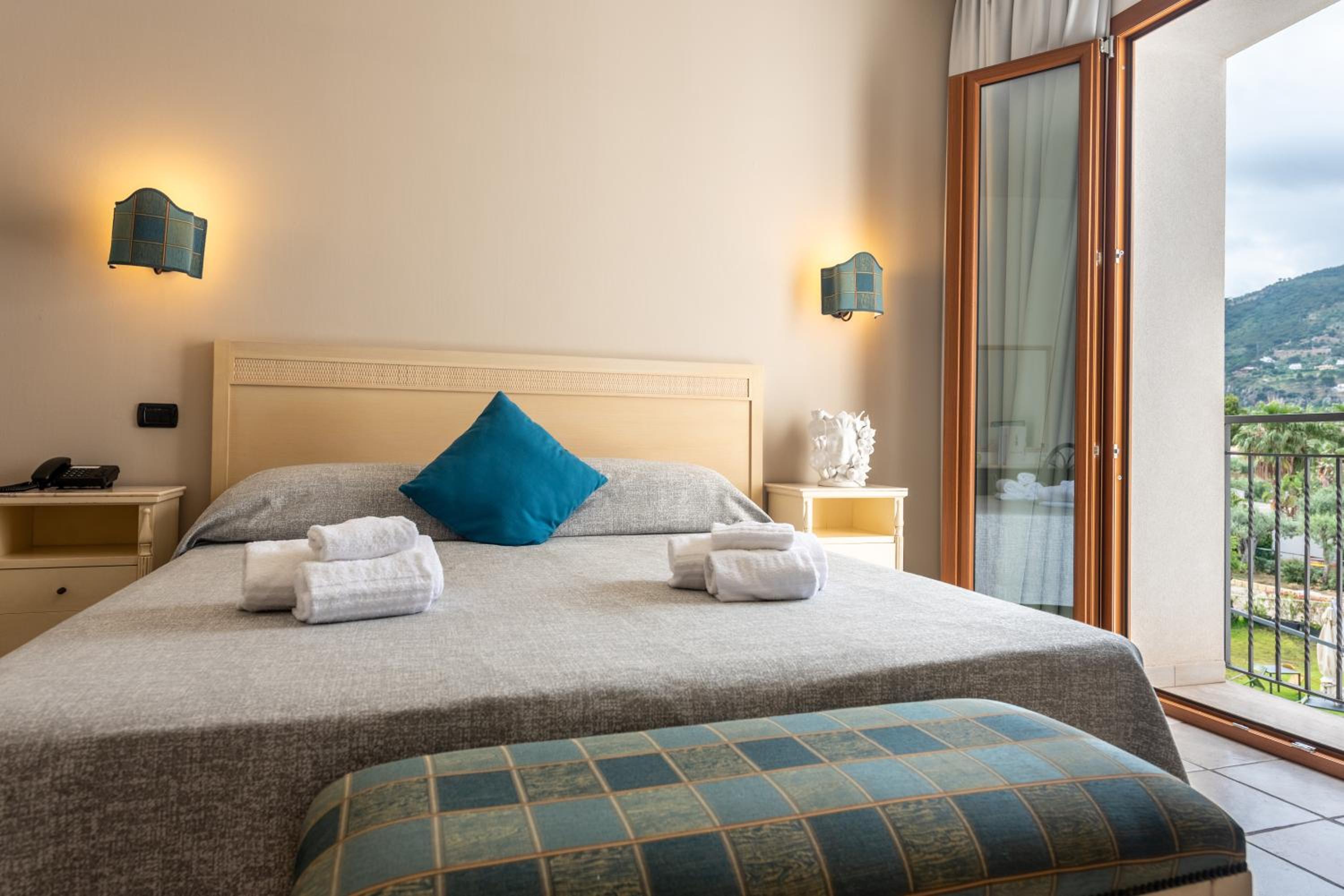 Double or Twin Room - Photo 3