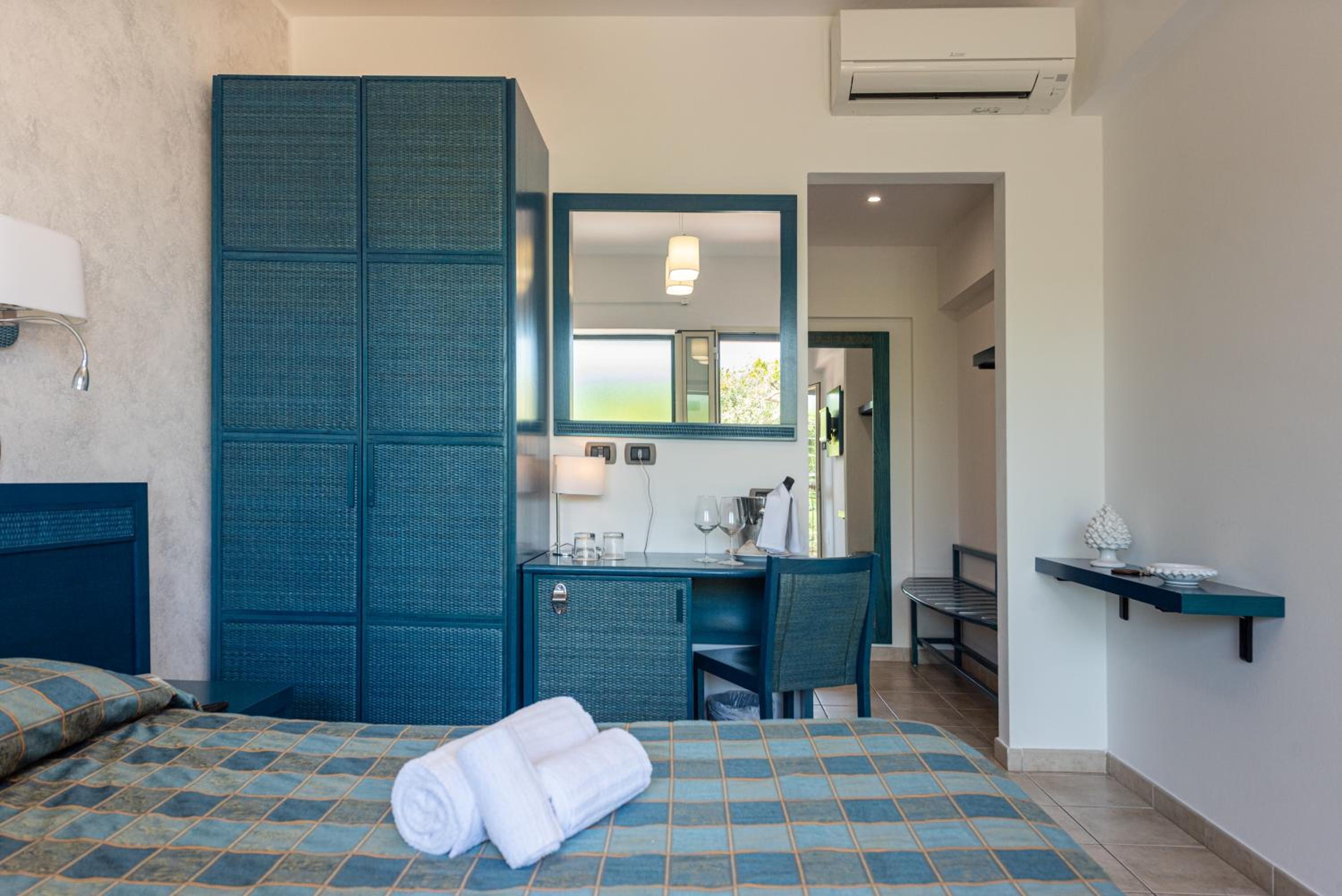 Basic Double or Twin Room - Photo 1