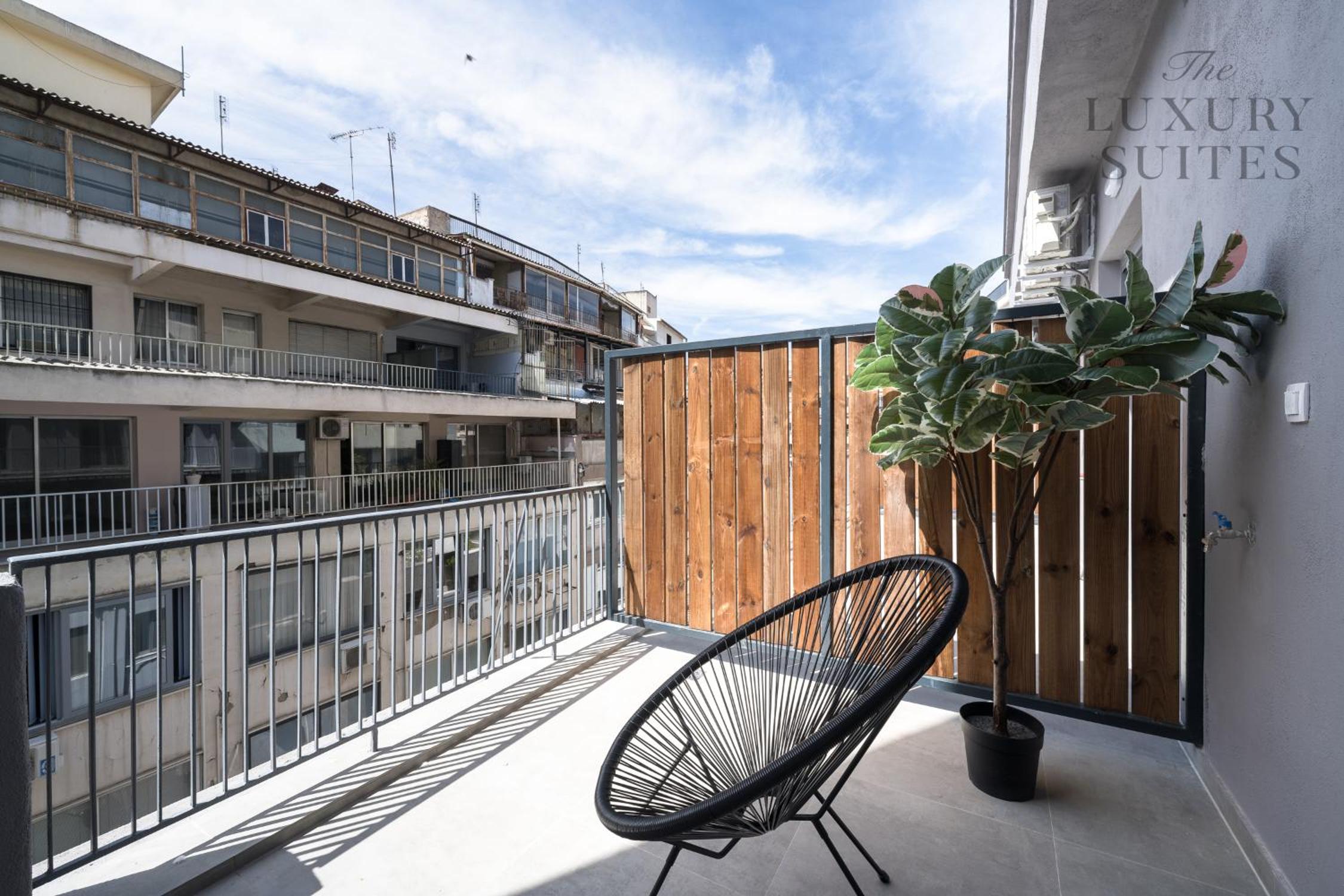 Studio with Balcony - Photo 14