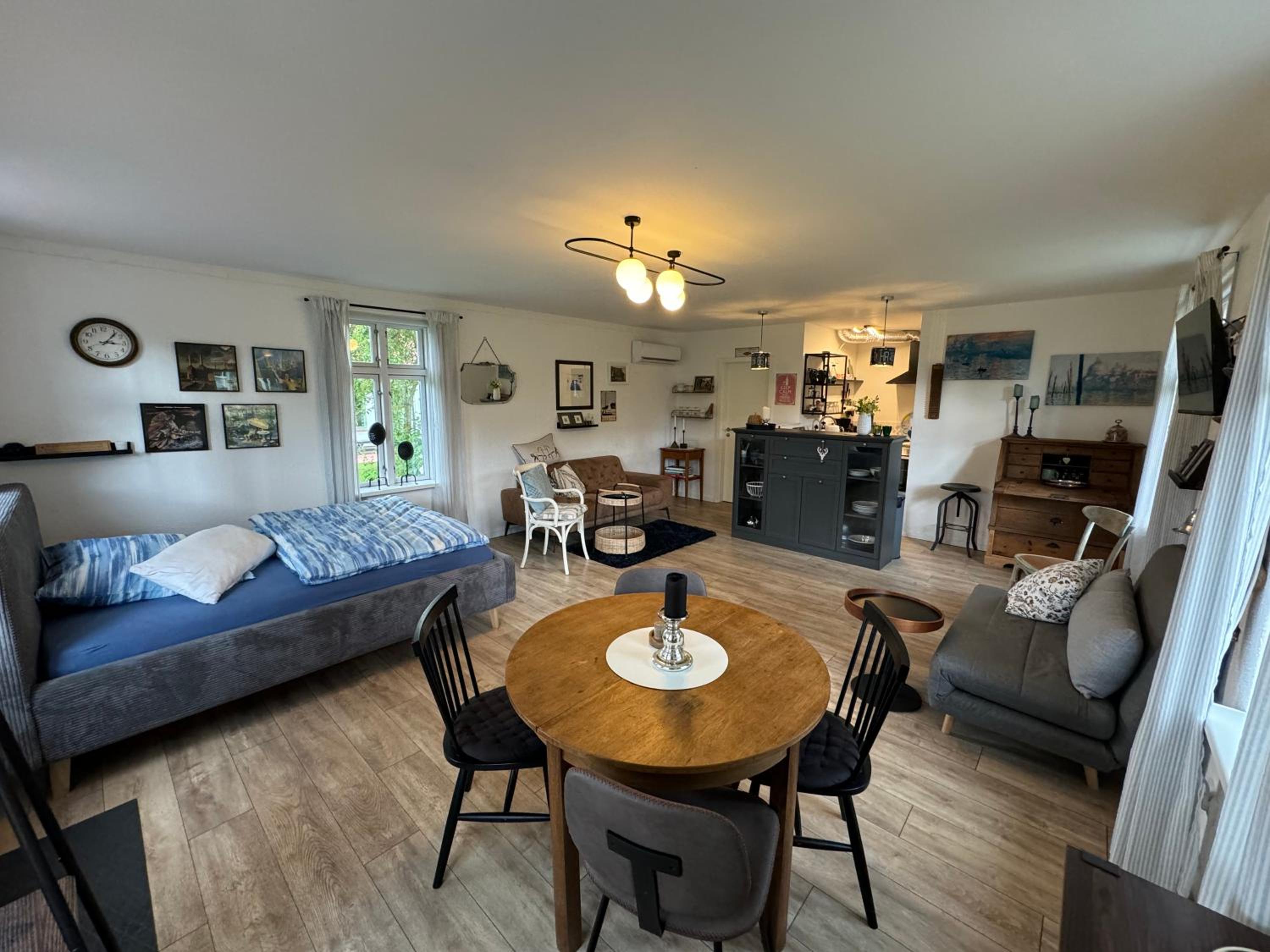 One-Bedroom House photo 1