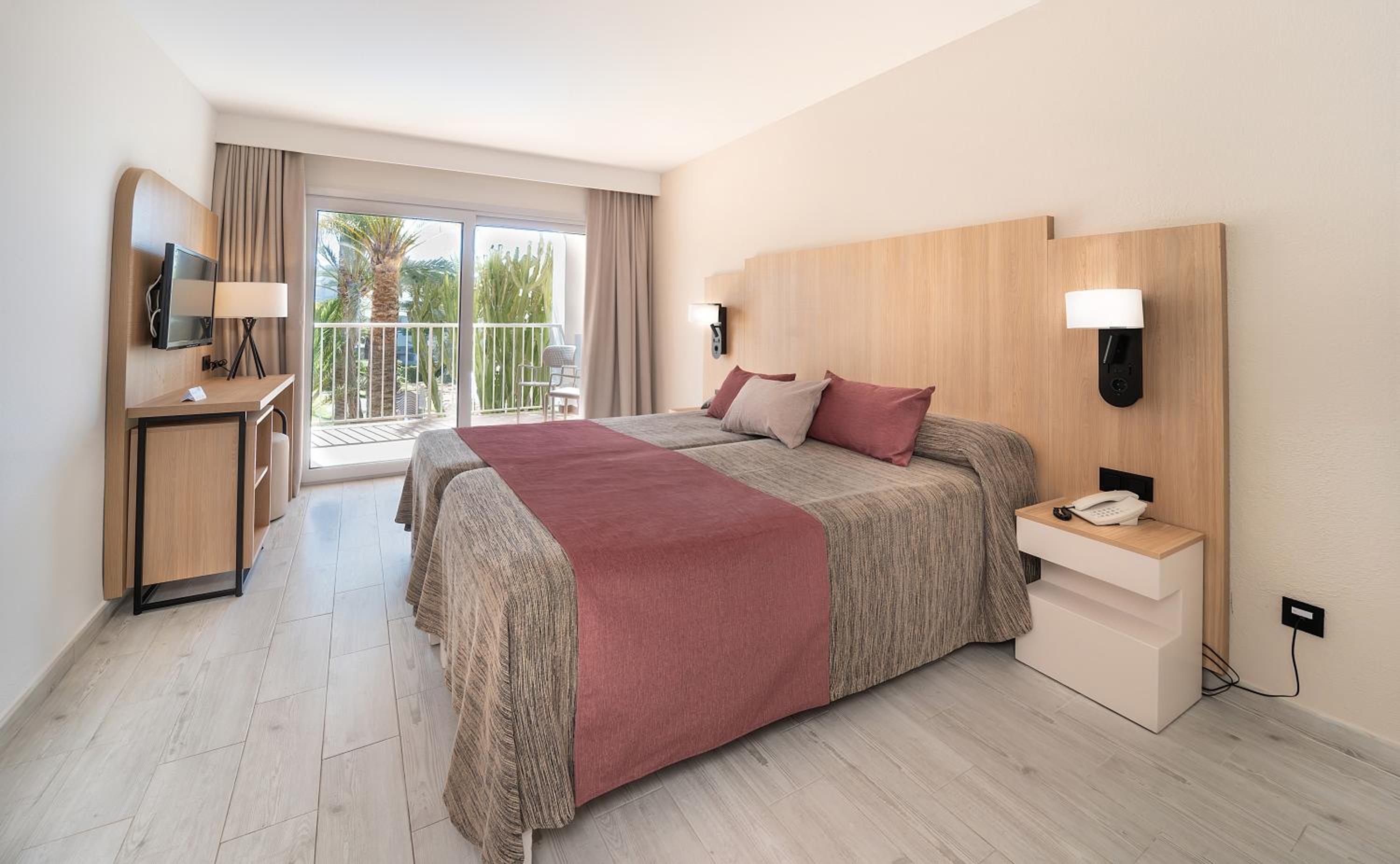 Double or Twin Room (3 Adults)