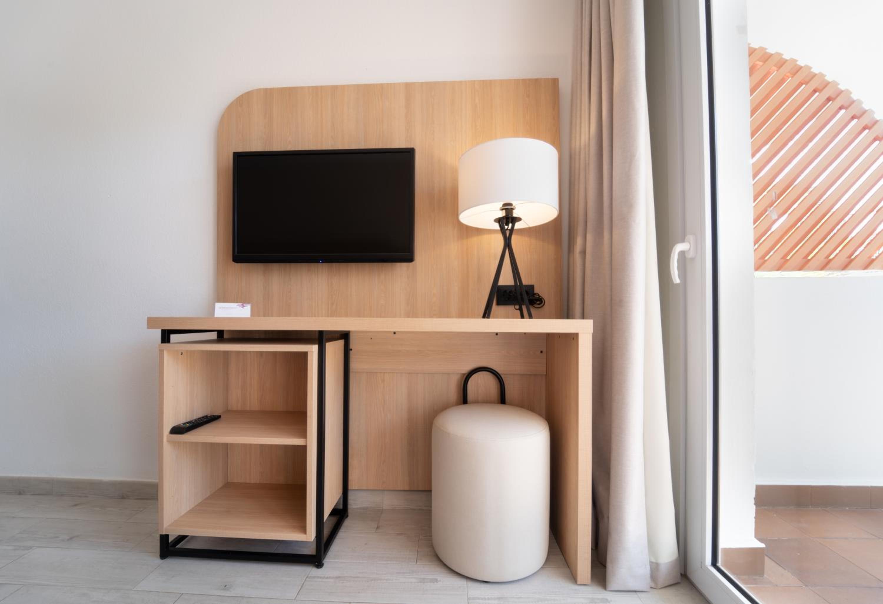 Twin Room (2 Adults + 1 Child)
