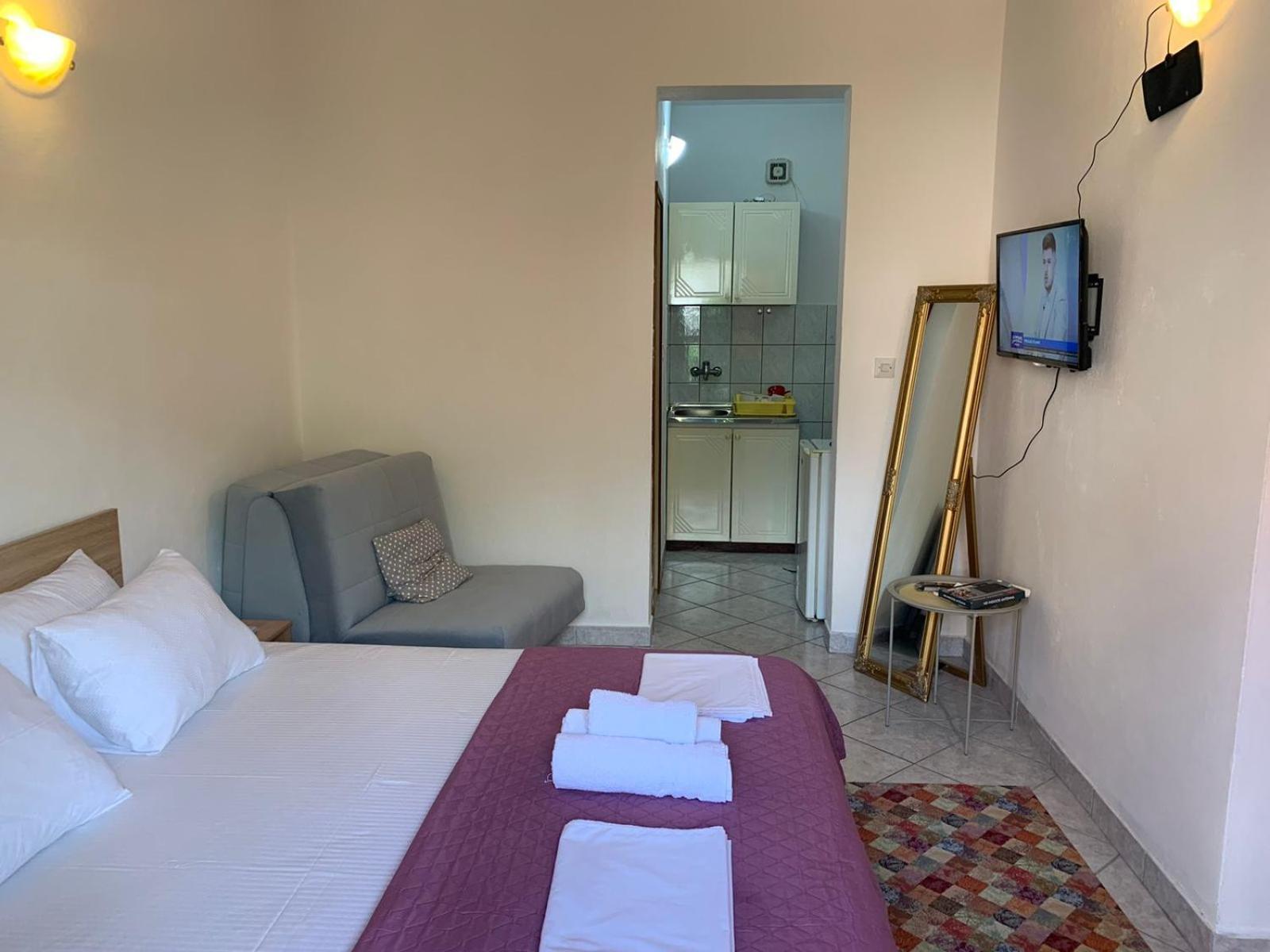 One-Bedroom Apartment photo 3