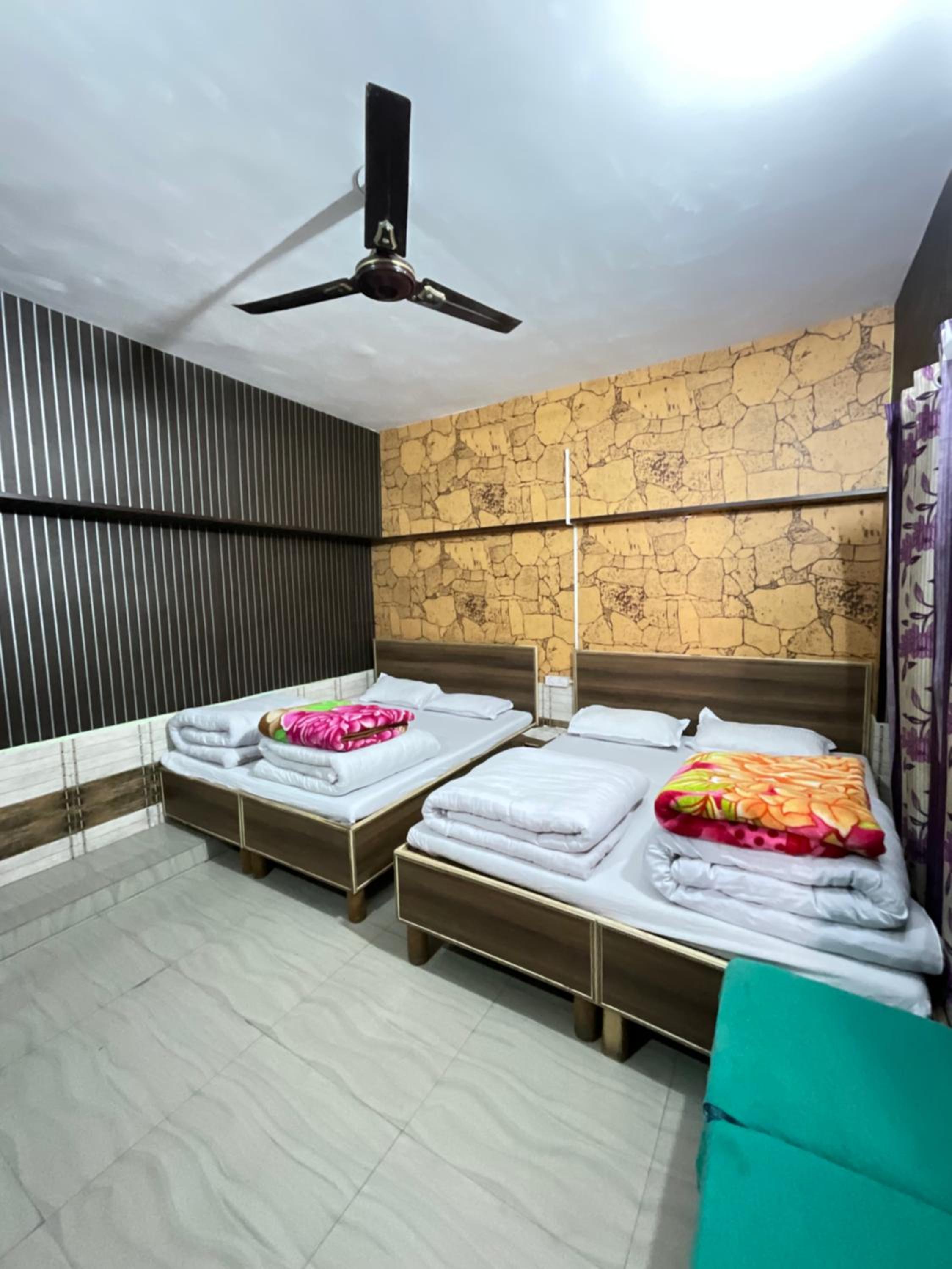 Quadruple Room With Private Bathroom photo 1