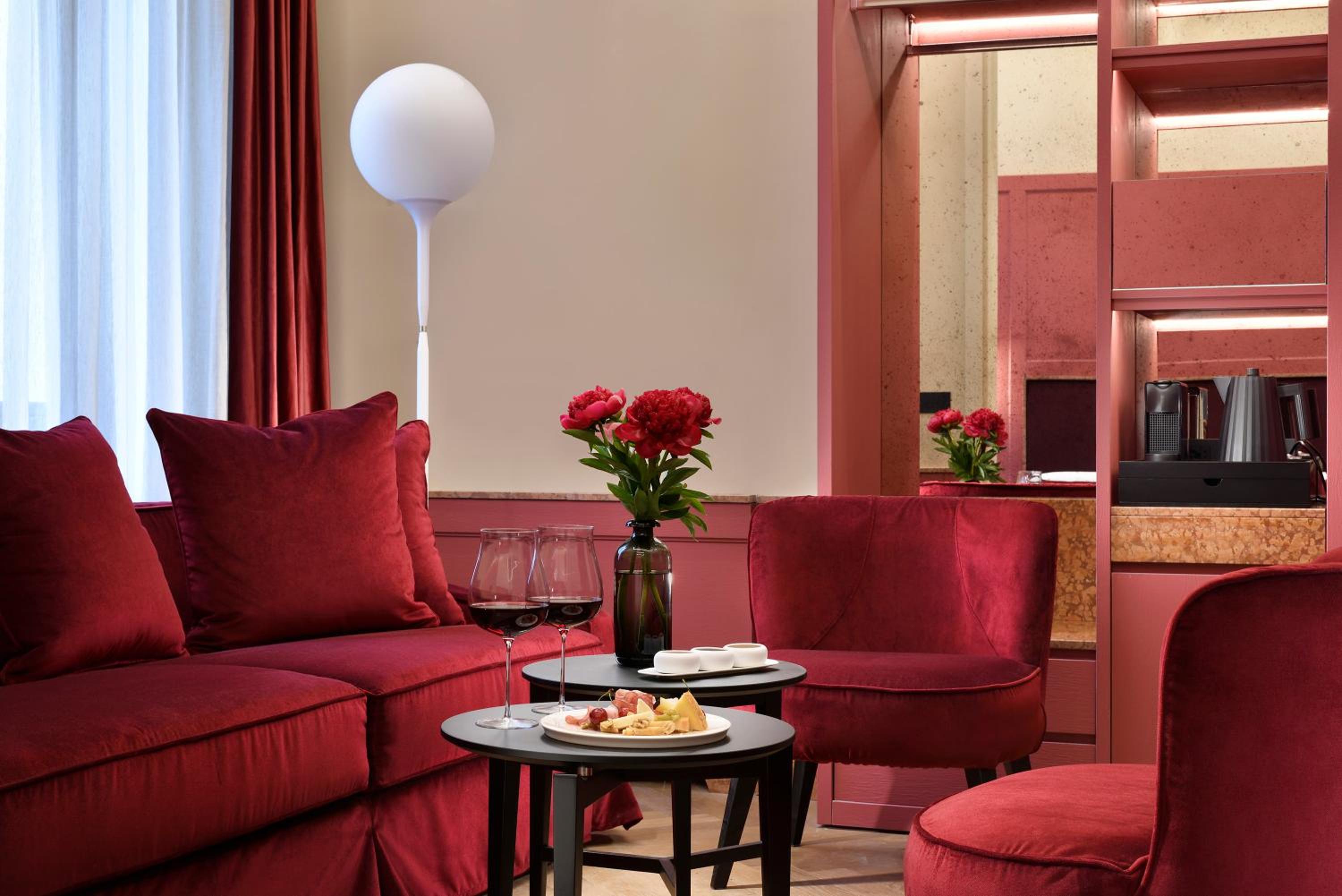 Deluxe Suite with Spa Bath photo 2