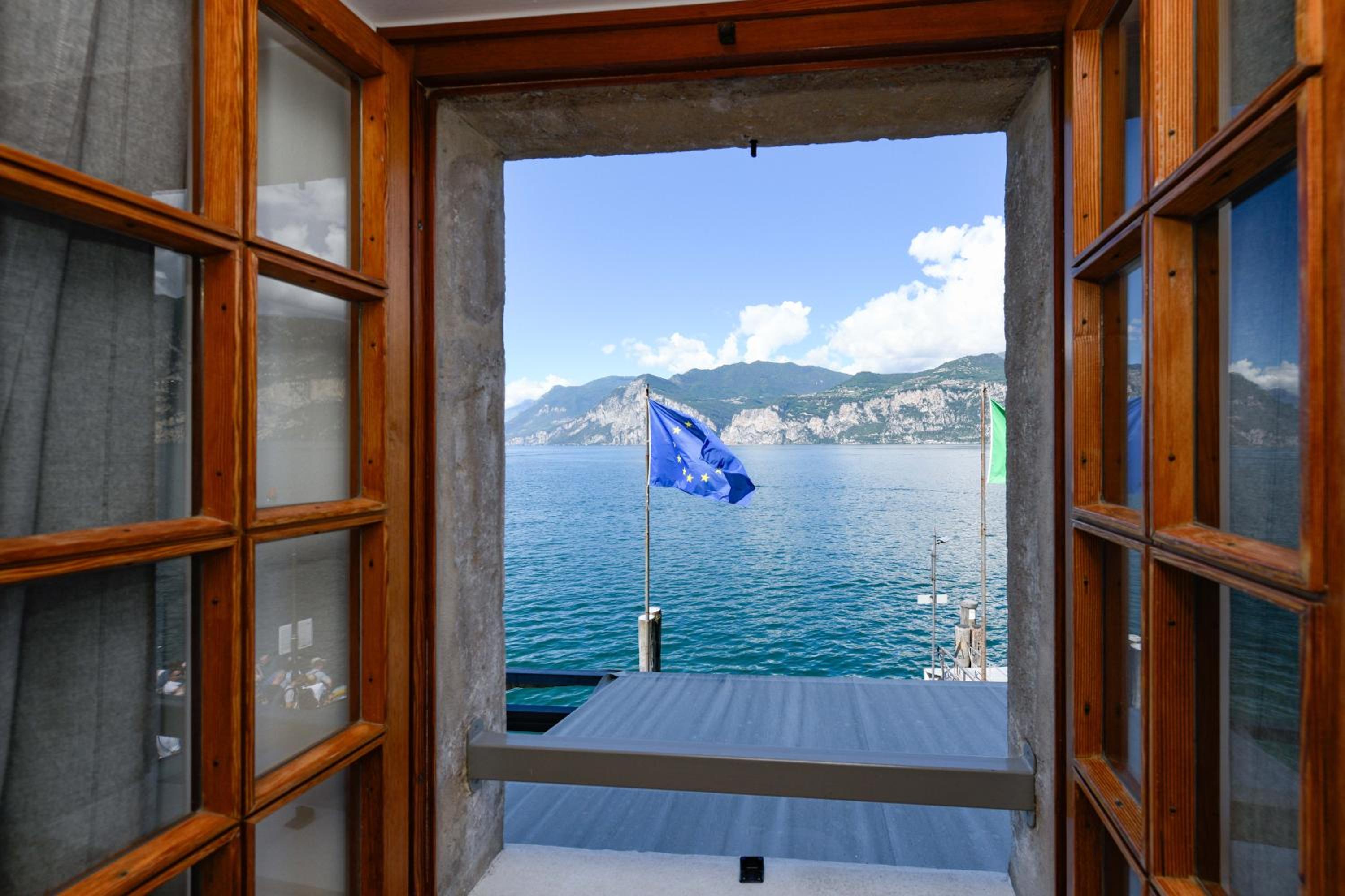 Apartment with Lake View photo 3