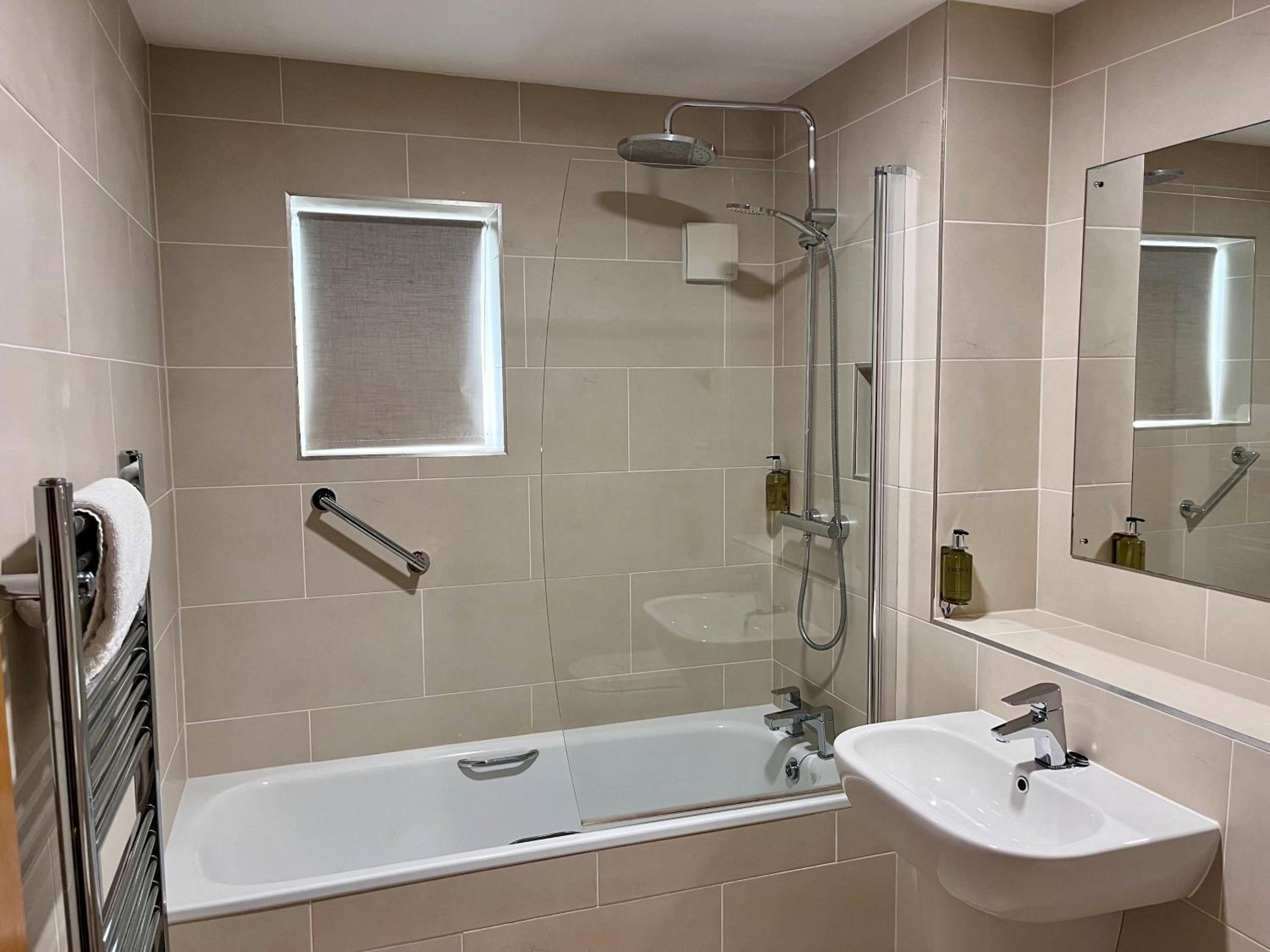 Two-Bedroom Apartment with Sea View - Photo 8
