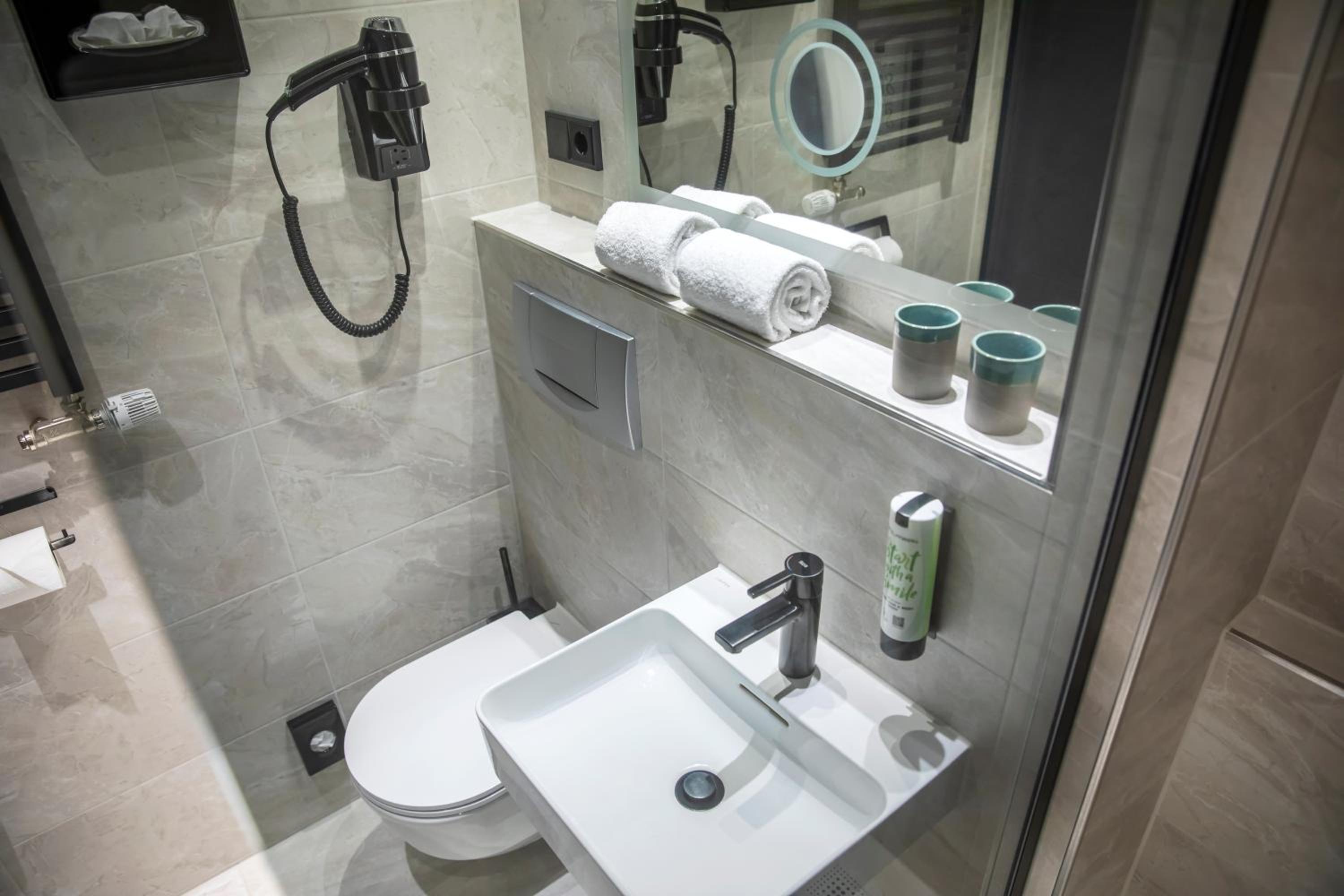 Double Room (1 Adult) - Photo 3