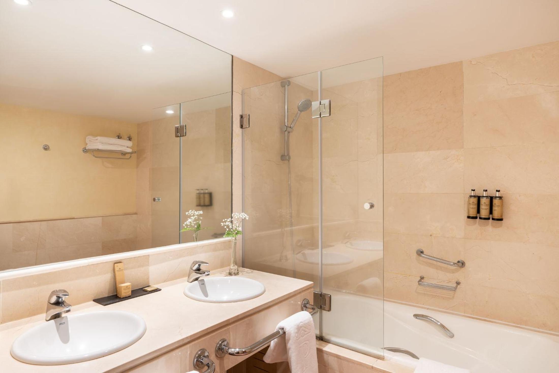 Standard Double Room - Photo 2
