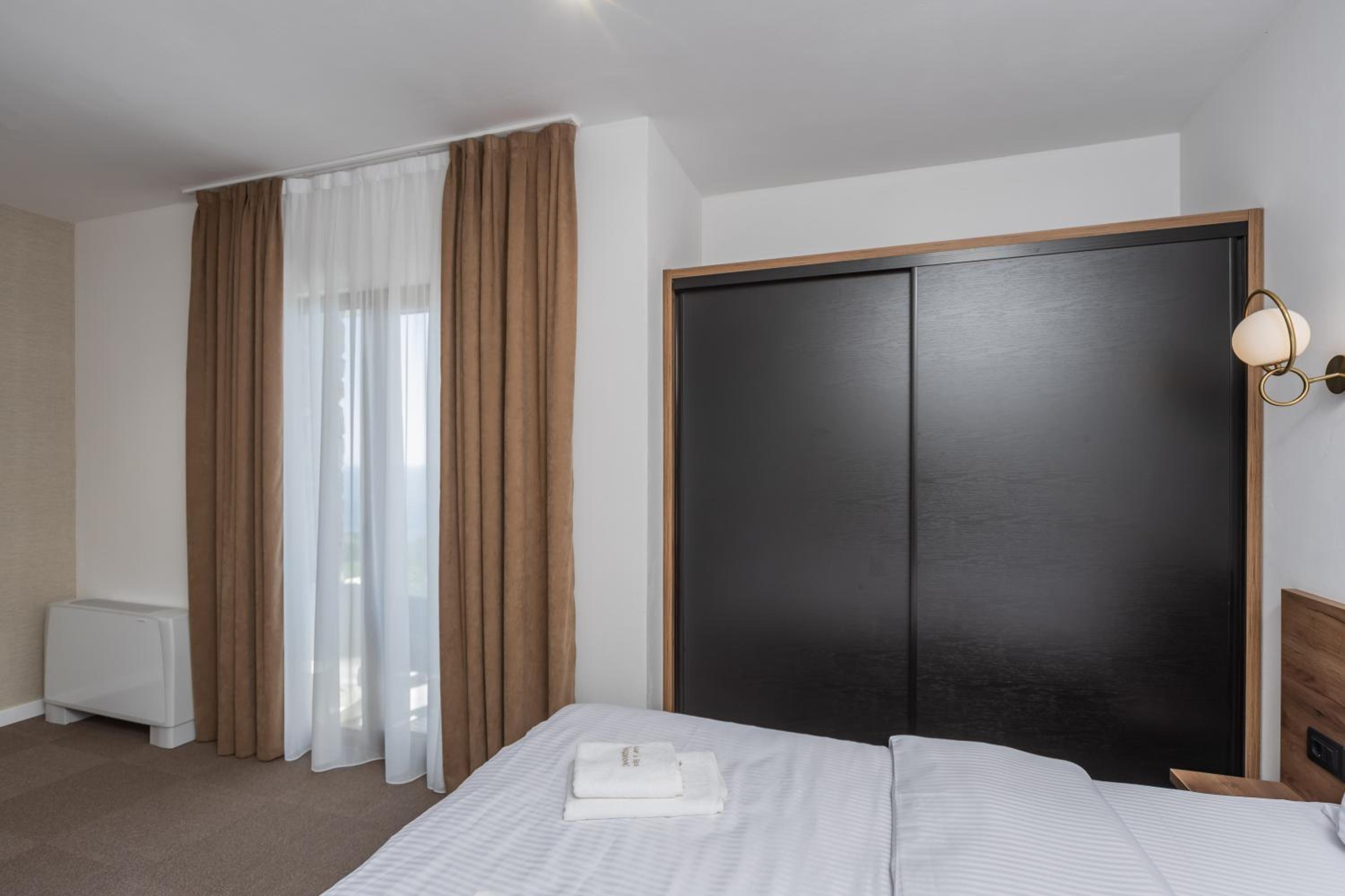Apartment with Sea View - Photo 12