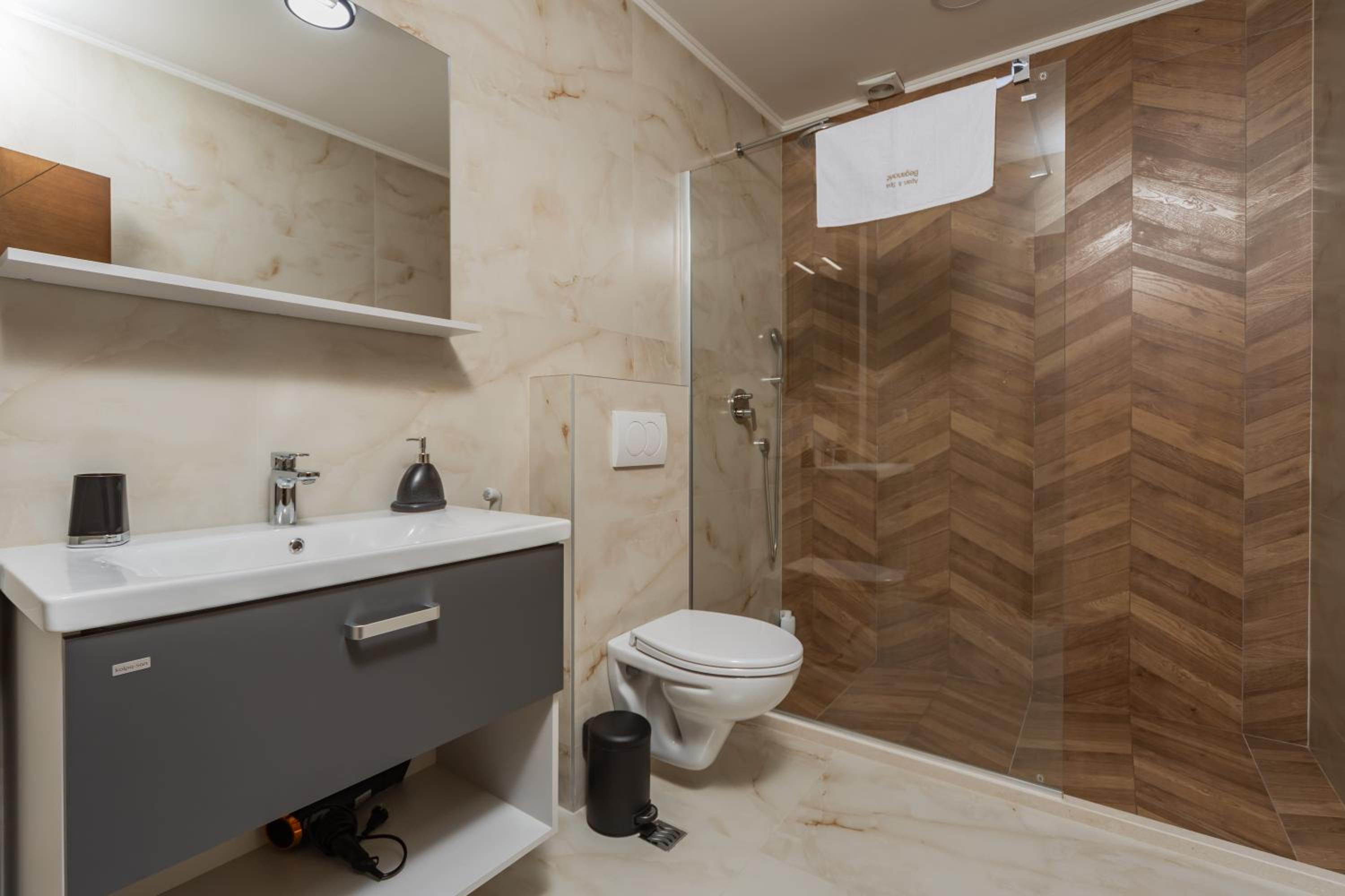 Apartment with Sea View - Photo 10