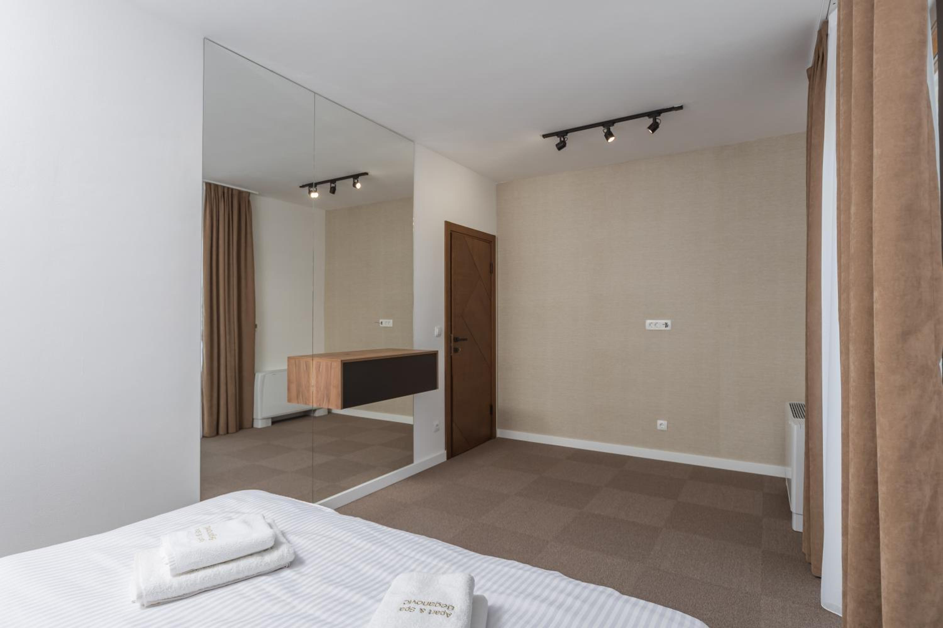 Apartment with Sea View - Photo 9