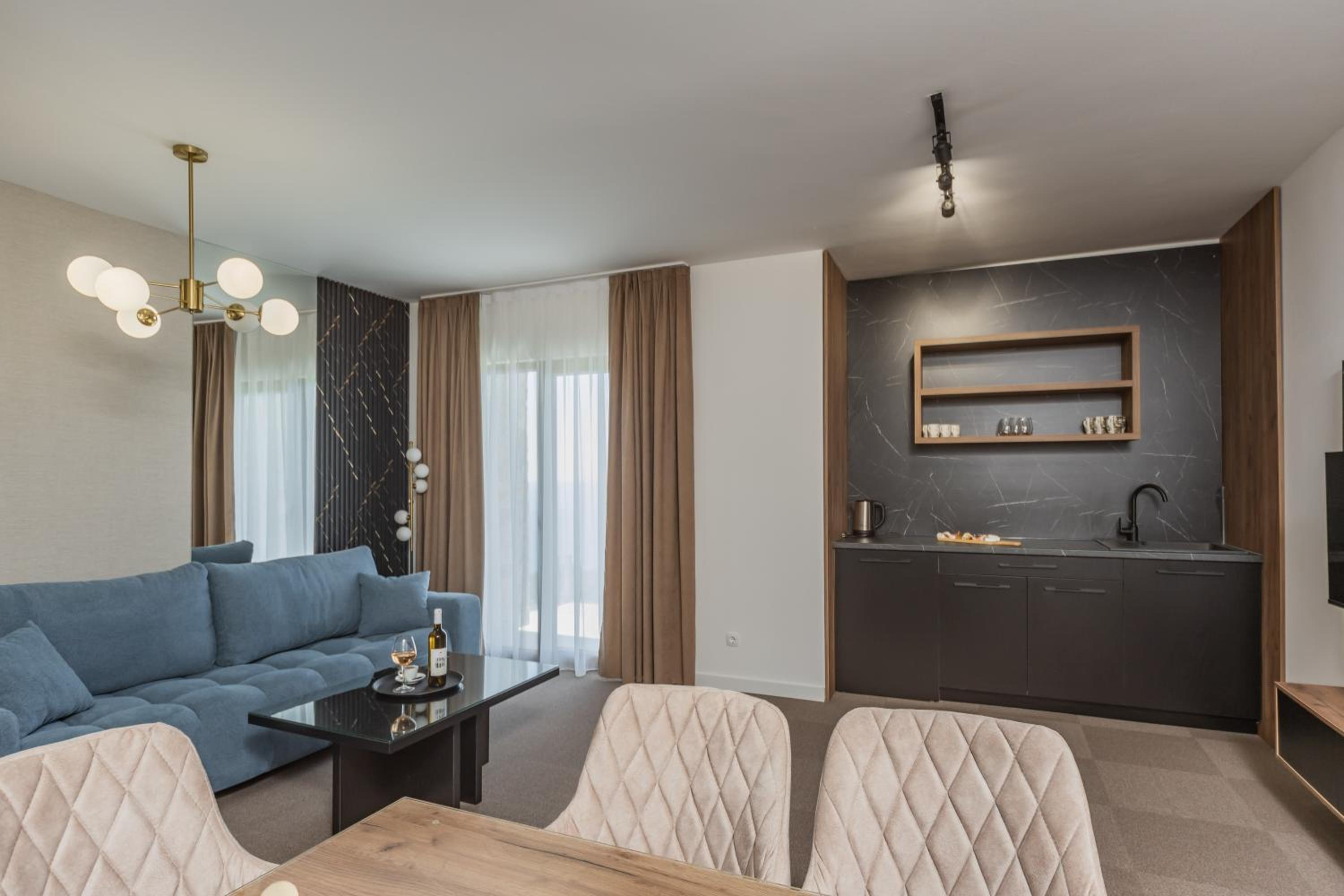 Apartment with Sea View - Photo 4