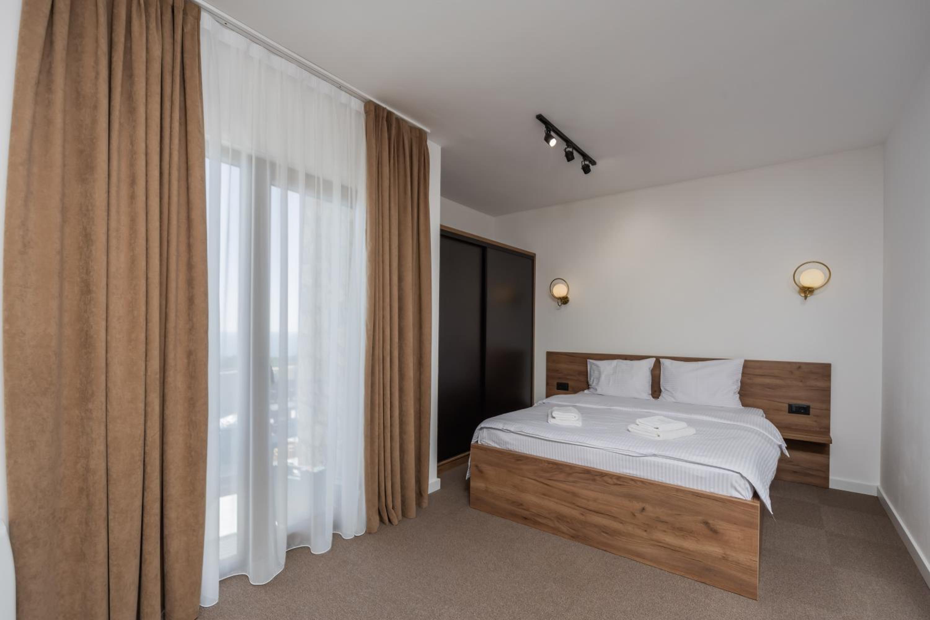 Apartment with Sea View - Photo 7