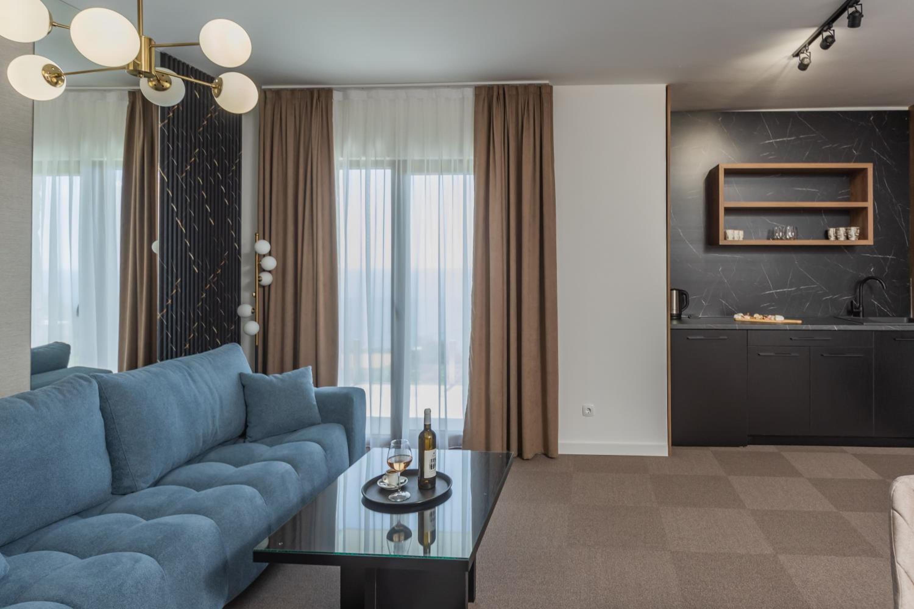 Apartment with Sea View - Photo 3