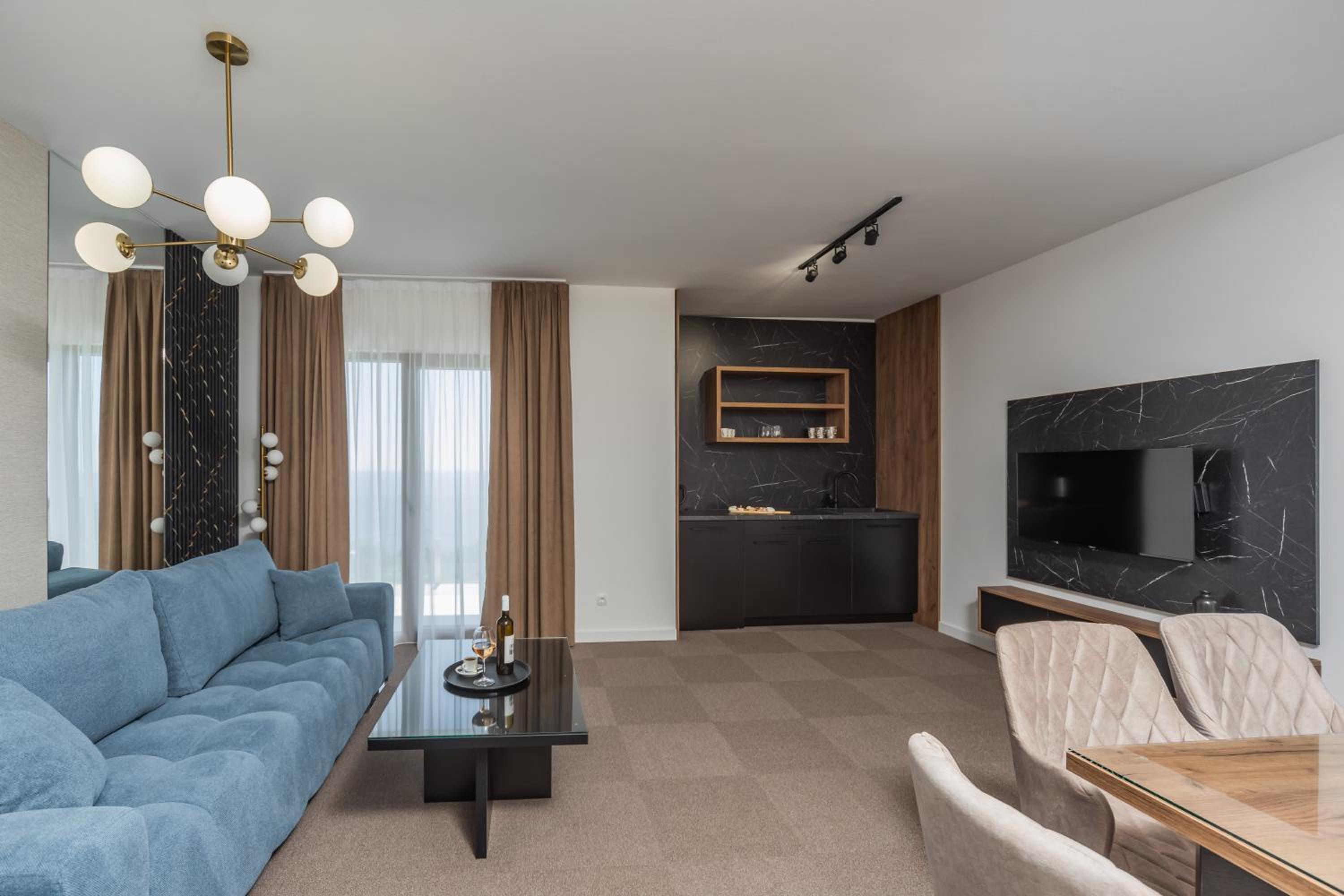 Apartment with Sea View - Photo 2