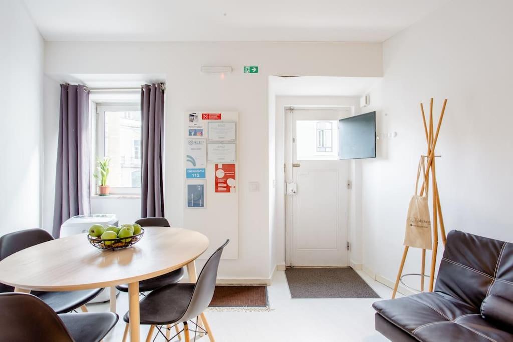 Studio Apartment - Photo 17
