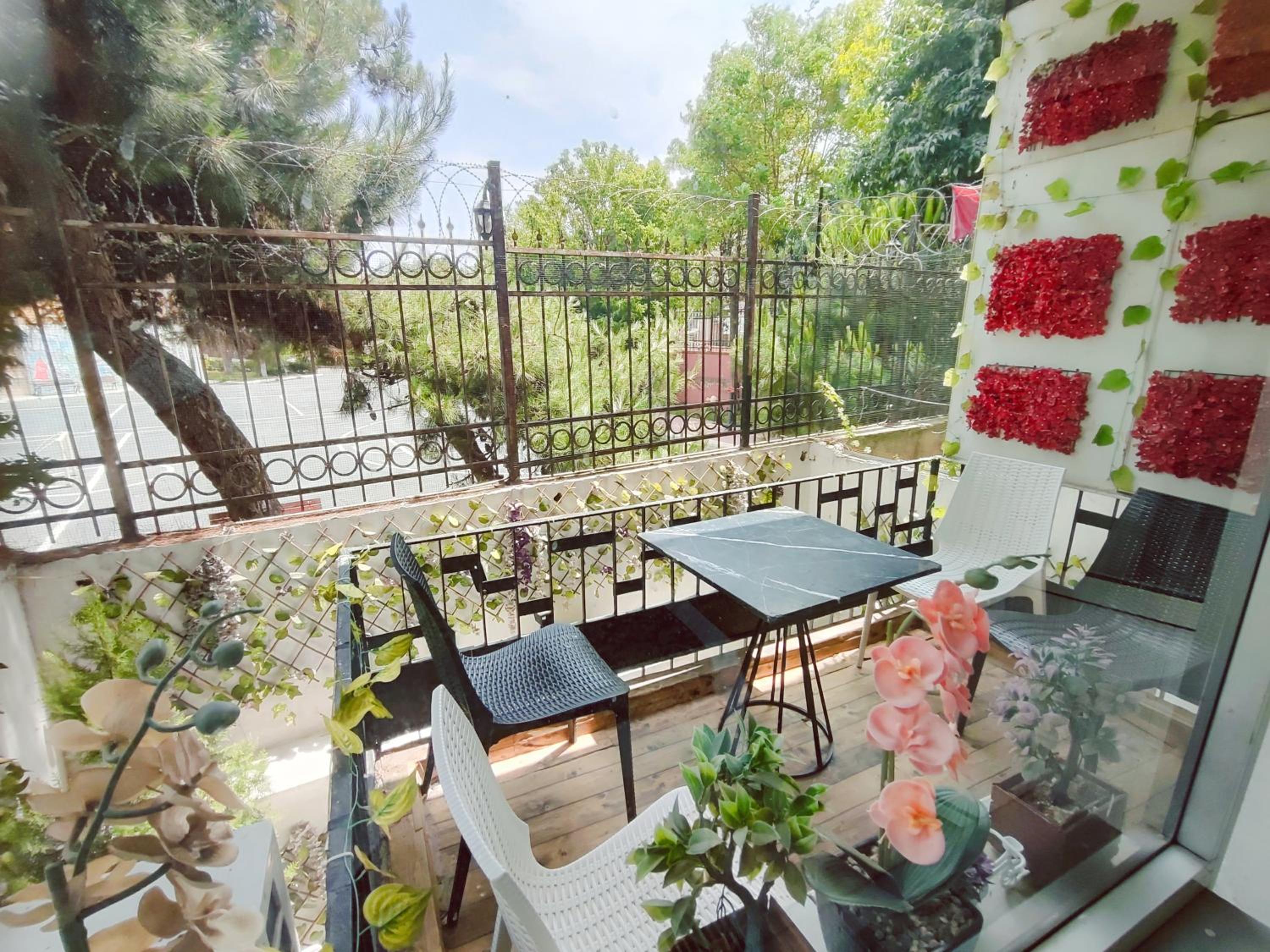 Apartment with Balcony photo 3