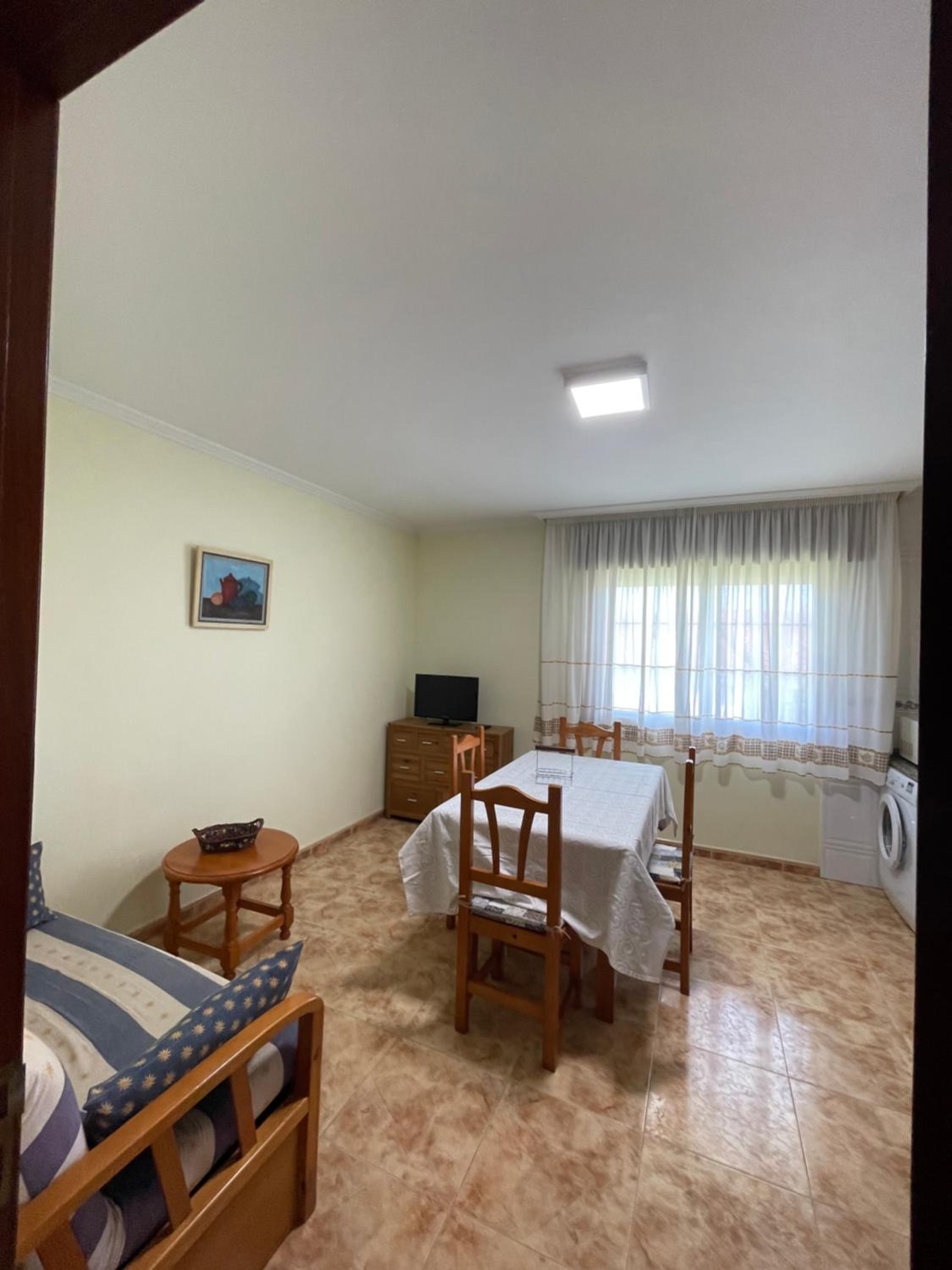 Apartamento de dos habitaciones con terraza y vista al mar
