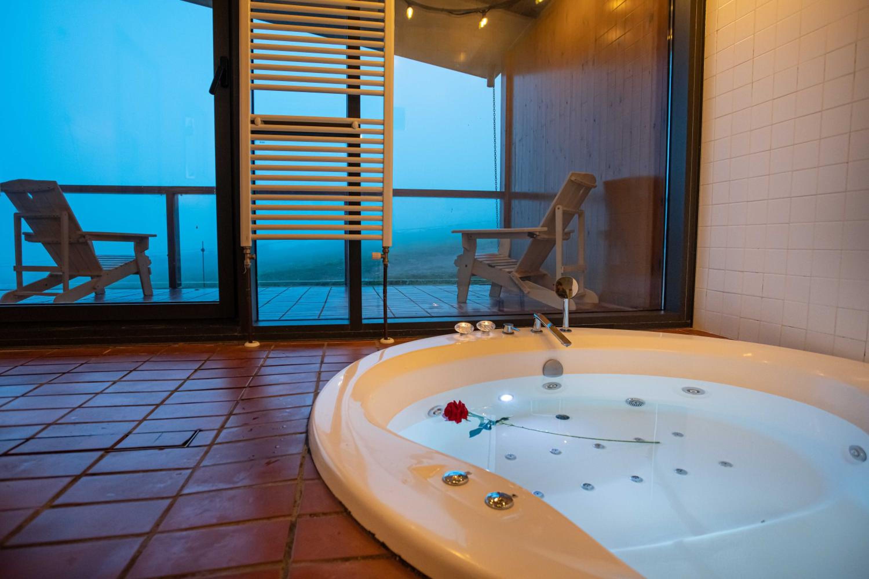 King Suite with Spa Bath photo 3