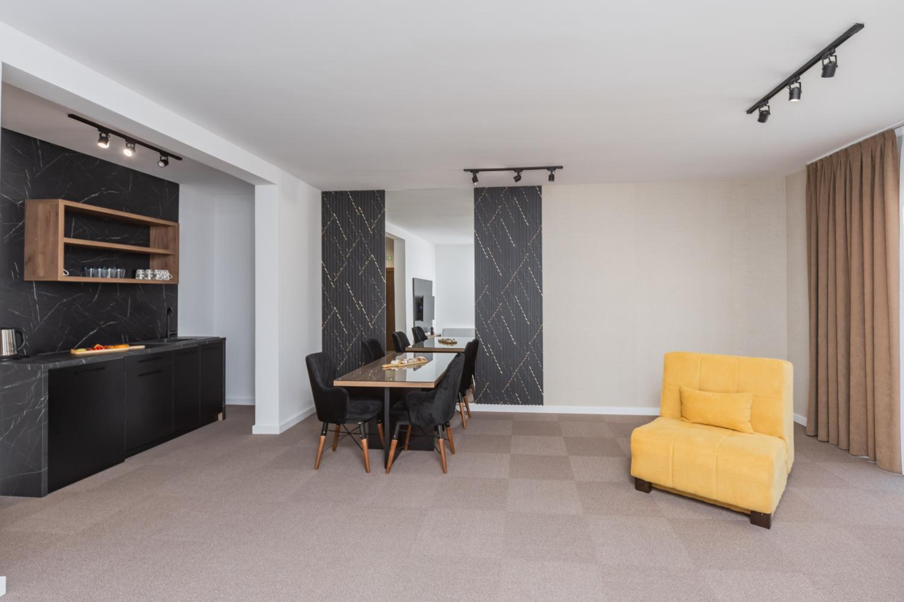 Apartment with Terrace - Photo 10