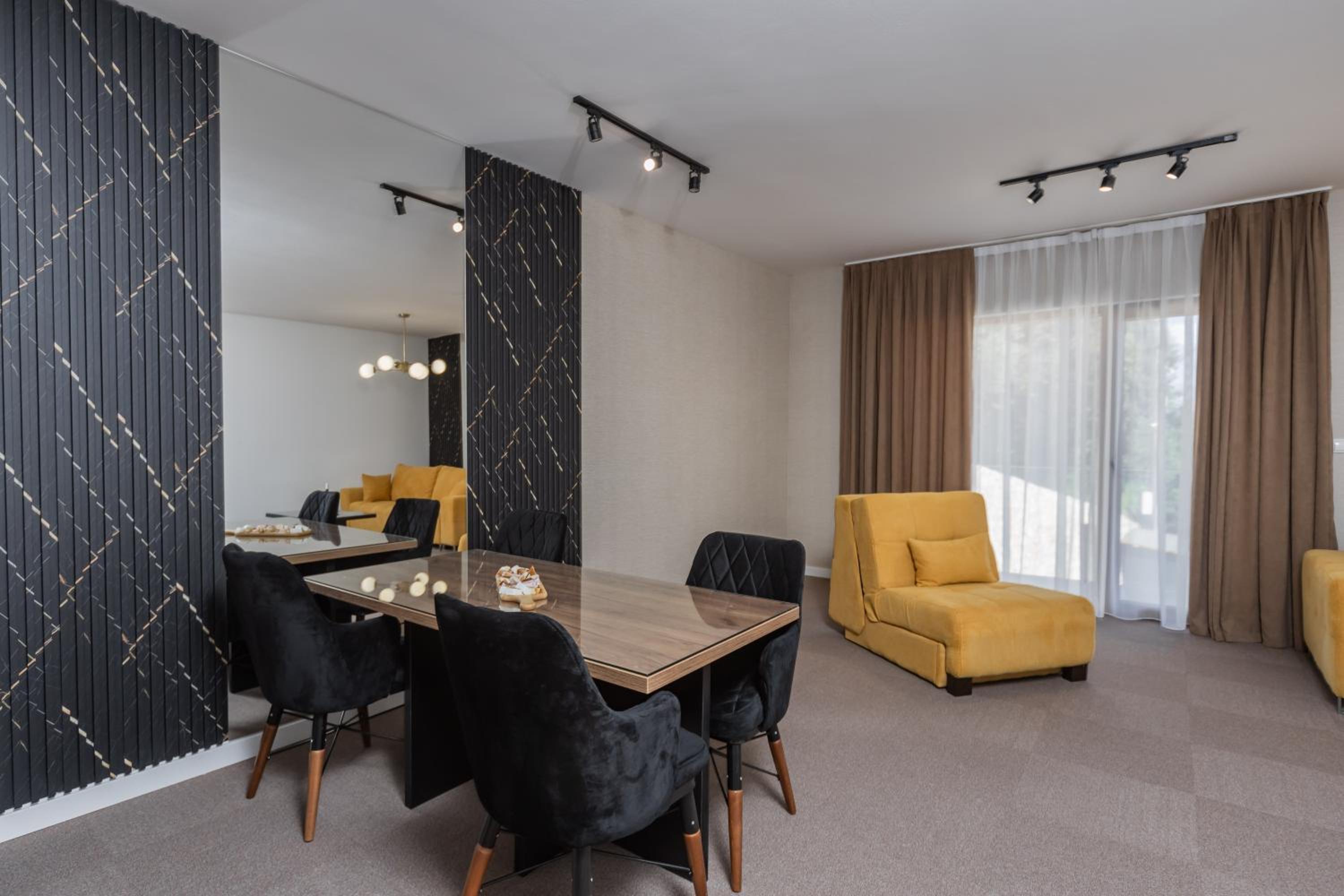 Apartment with Terrace - Photo 9