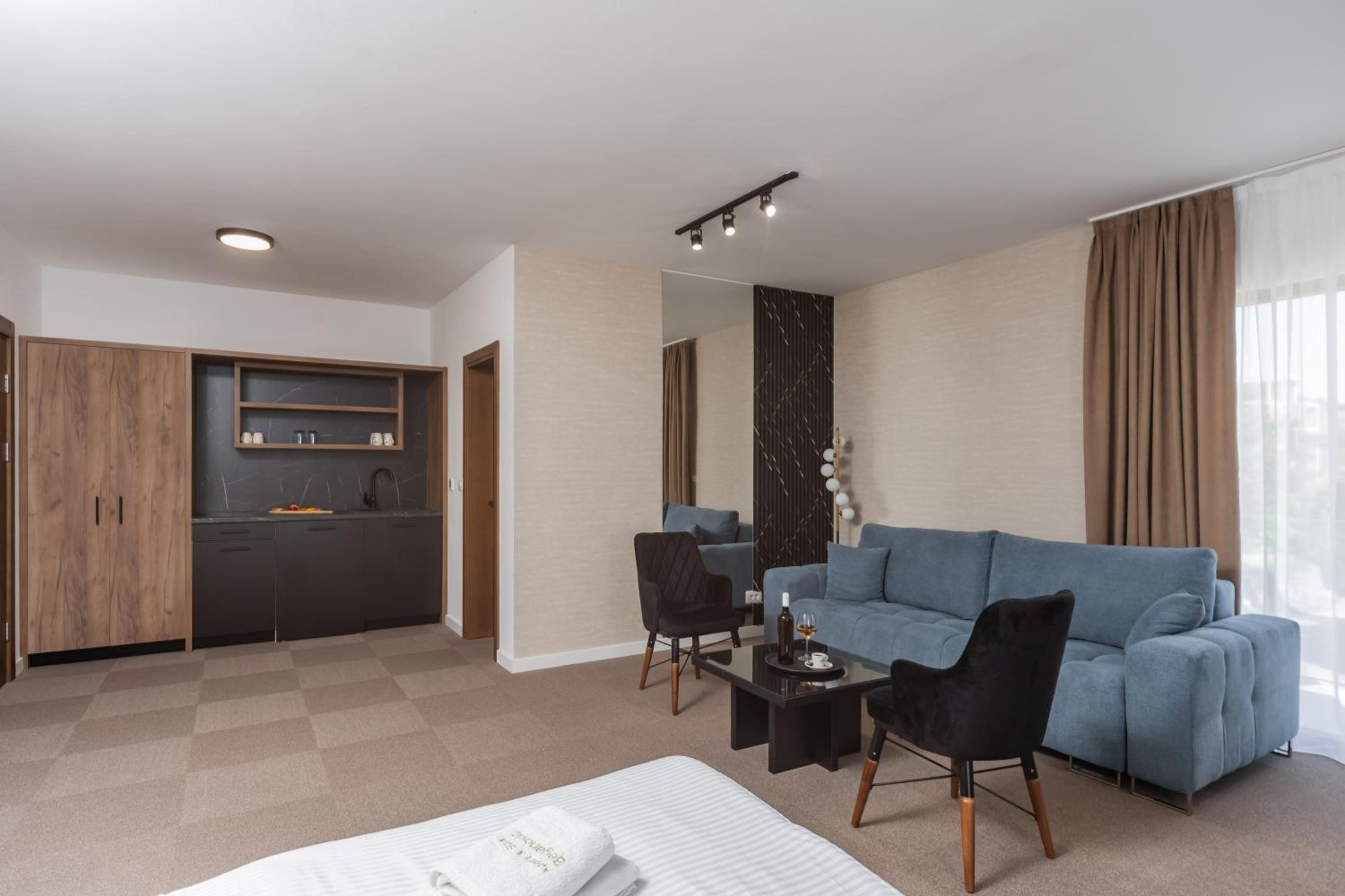 Studio Apartment - Photo 9