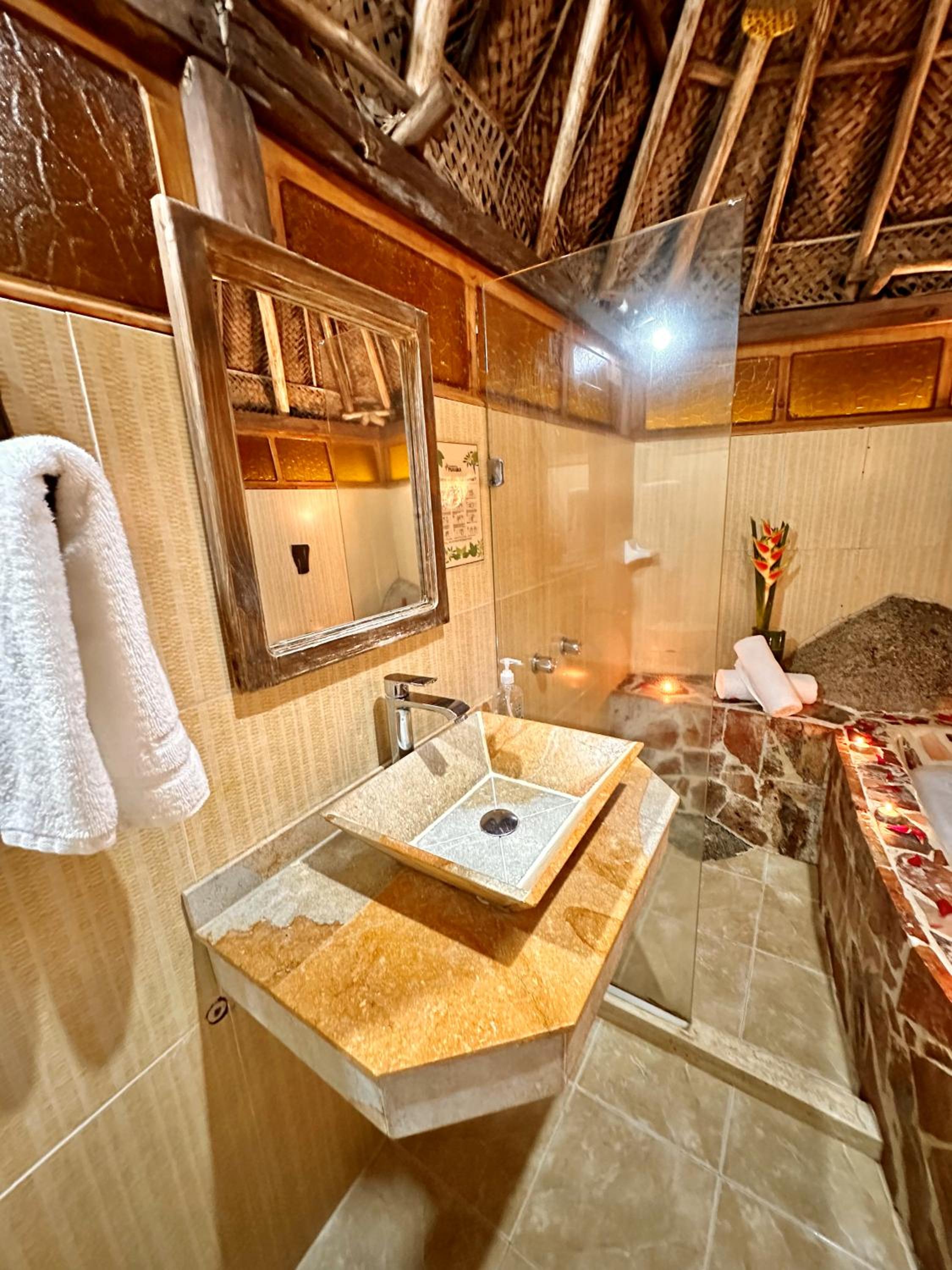Deluxe Double Room with Balcony photo 3