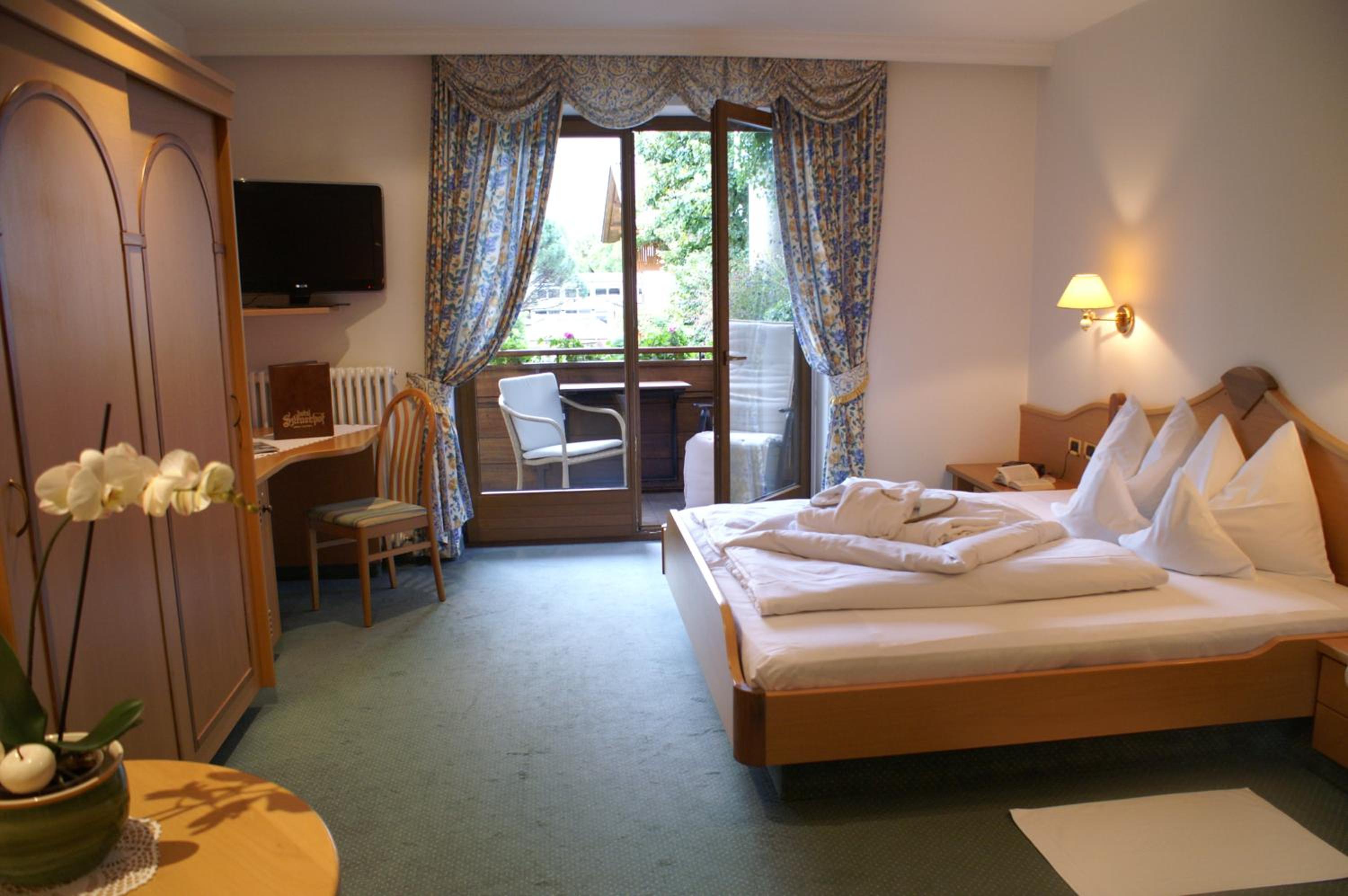 Deluxe Double Room with Balcony - Photo 1