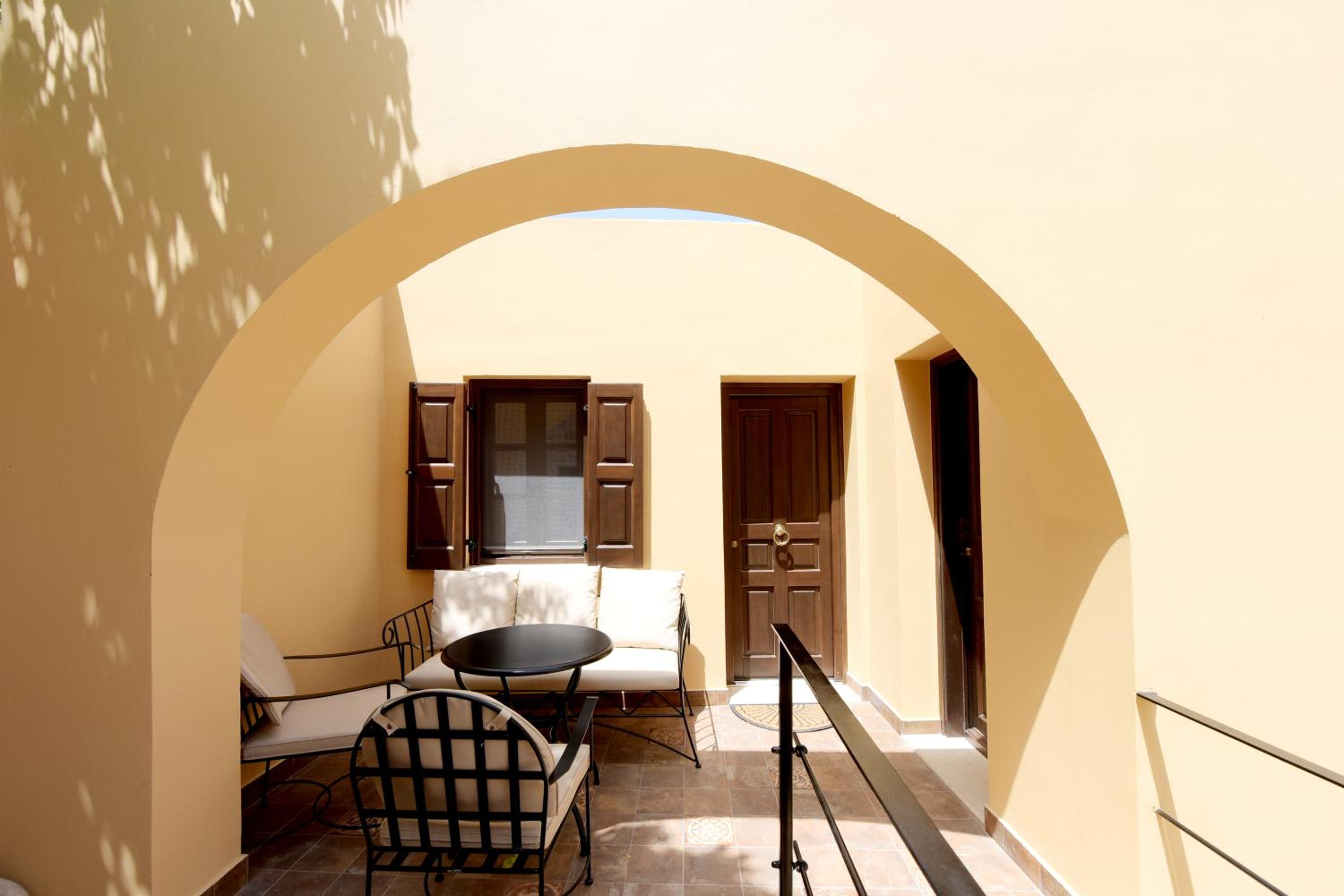 Deluxe King Suite photo 2